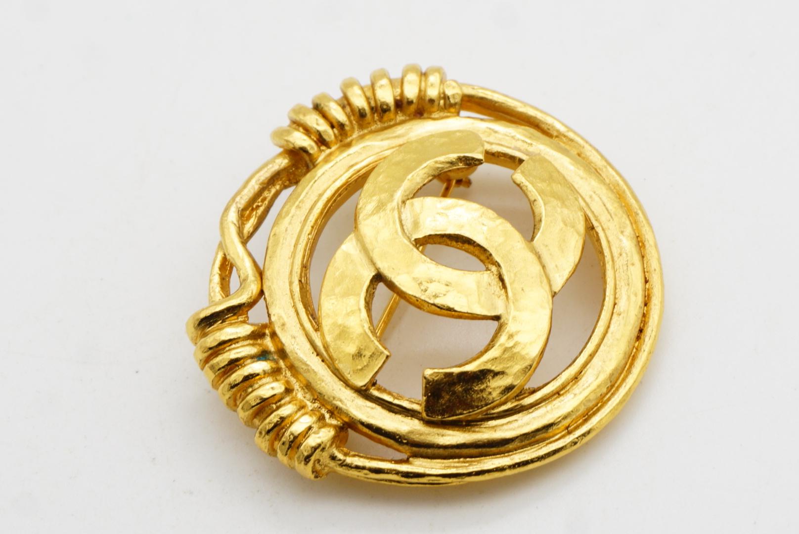 Chanel Vintage 1994 Logo CC Coco Double Circle Round Rope Interlocked Brooch For Sale 7