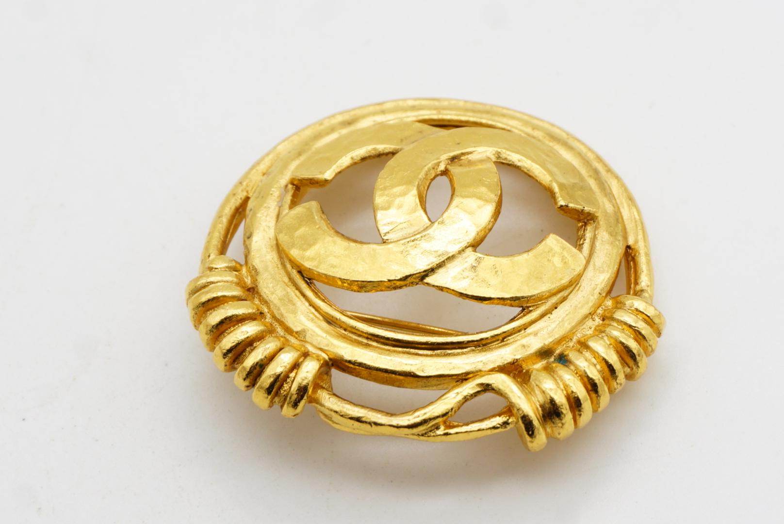 Chanel Vintage 1994 Logo CC Coco Double Circle Round Rope Interlocked Brooch For Sale 8
