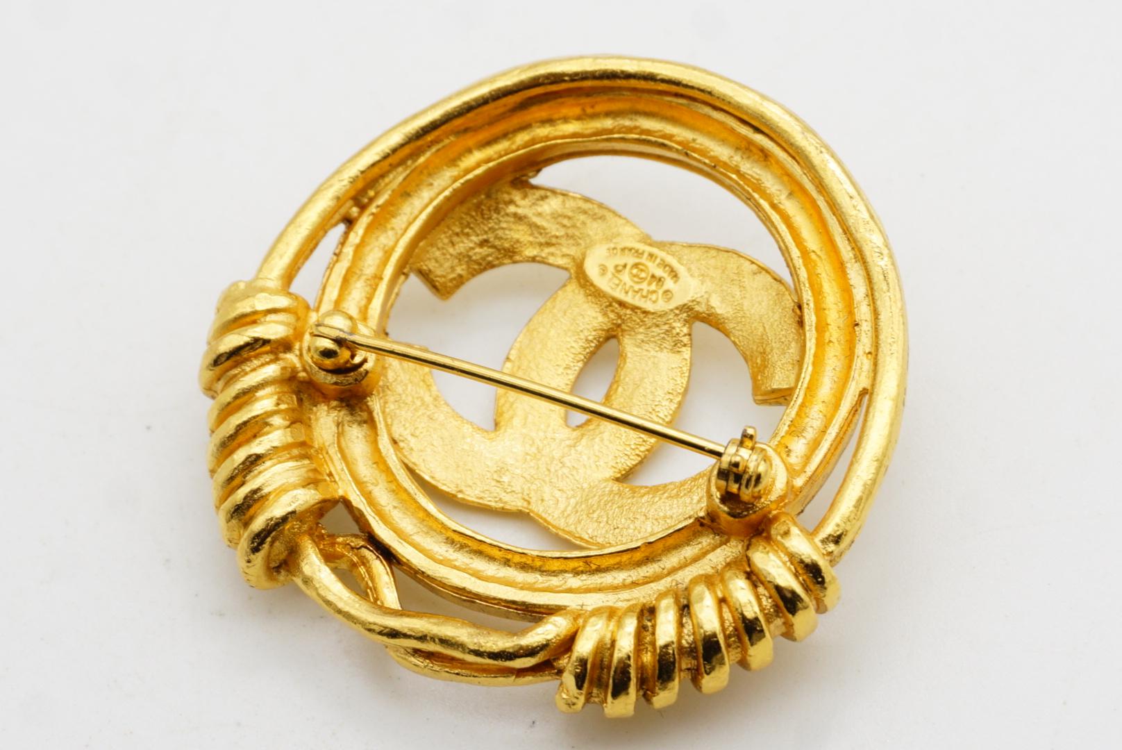Chanel Vintage 1994 Logo CC Coco Double Circle Round Rope Interlocked Brooch For Sale 10