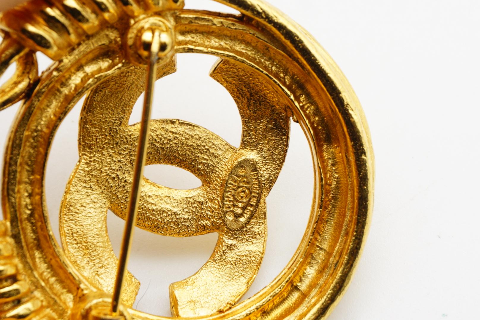 Chanel Vintage 1994 Logo CC Coco Double Circle Round Rope Interlocked Brooch For Sale 11