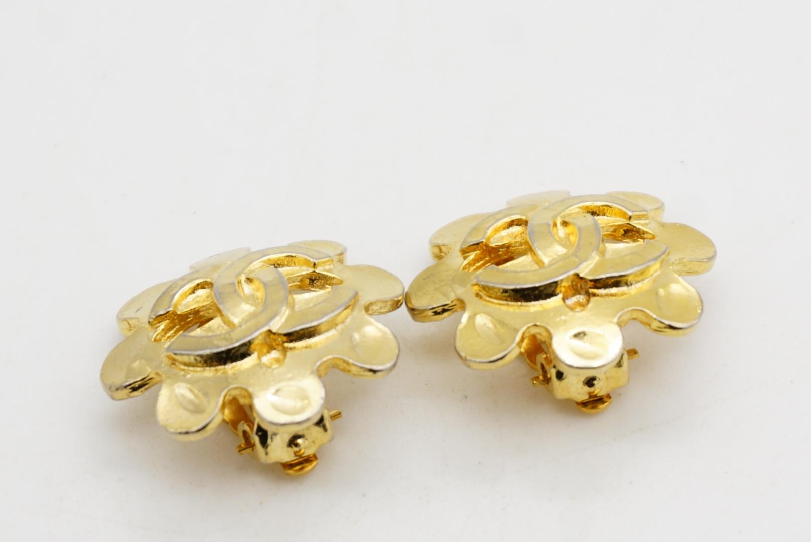 Chanel Vintage 1994 Logo CC Coco Flower Snowflake Engraved Openwork Earrings For Sale 5