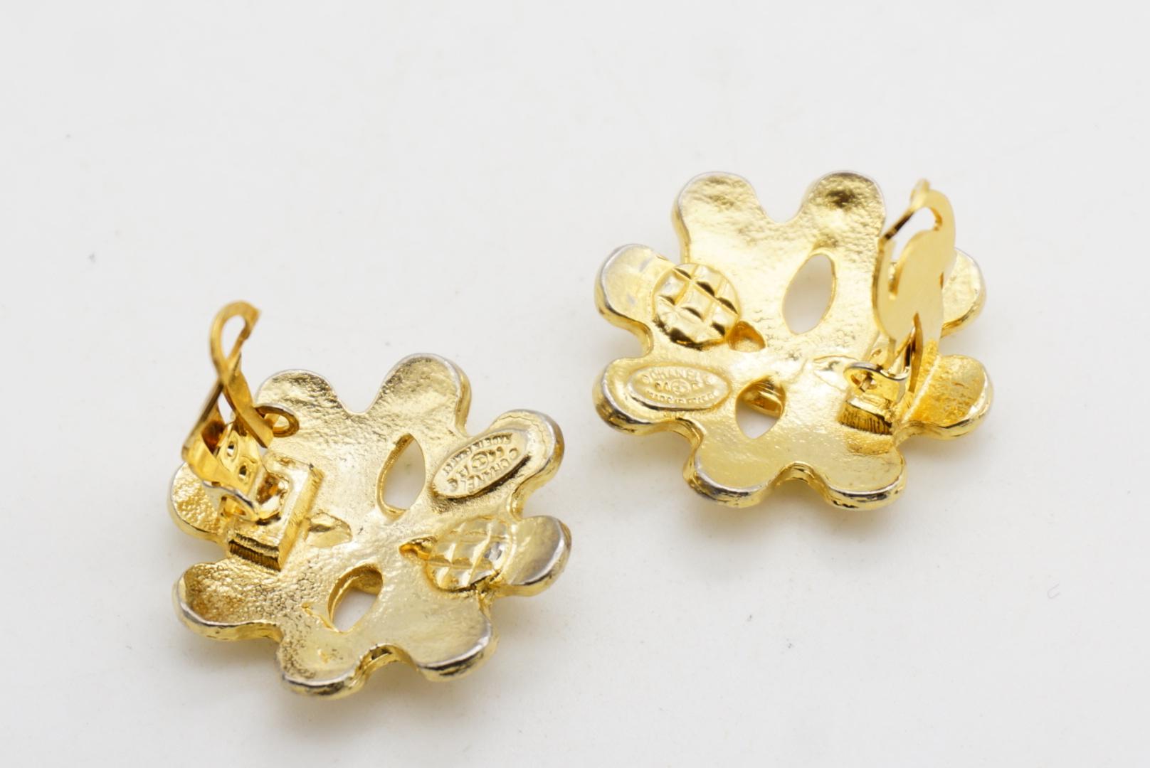 Chanel Vintage 1994 Logo CC Coco Flower Snowflake Engraved Openwork Earrings For Sale 8
