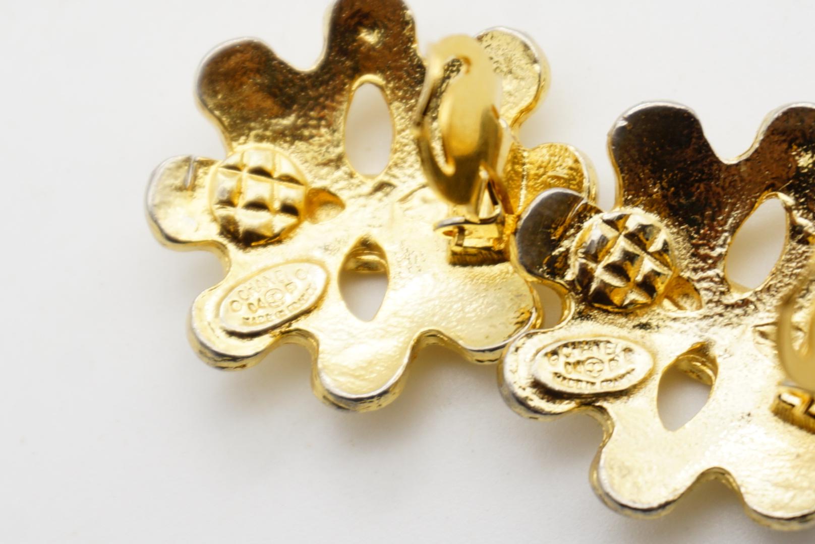 Chanel Vintage 1994 Logo CC Coco Flower Snowflake Engraved Openwork Earrings For Sale 9