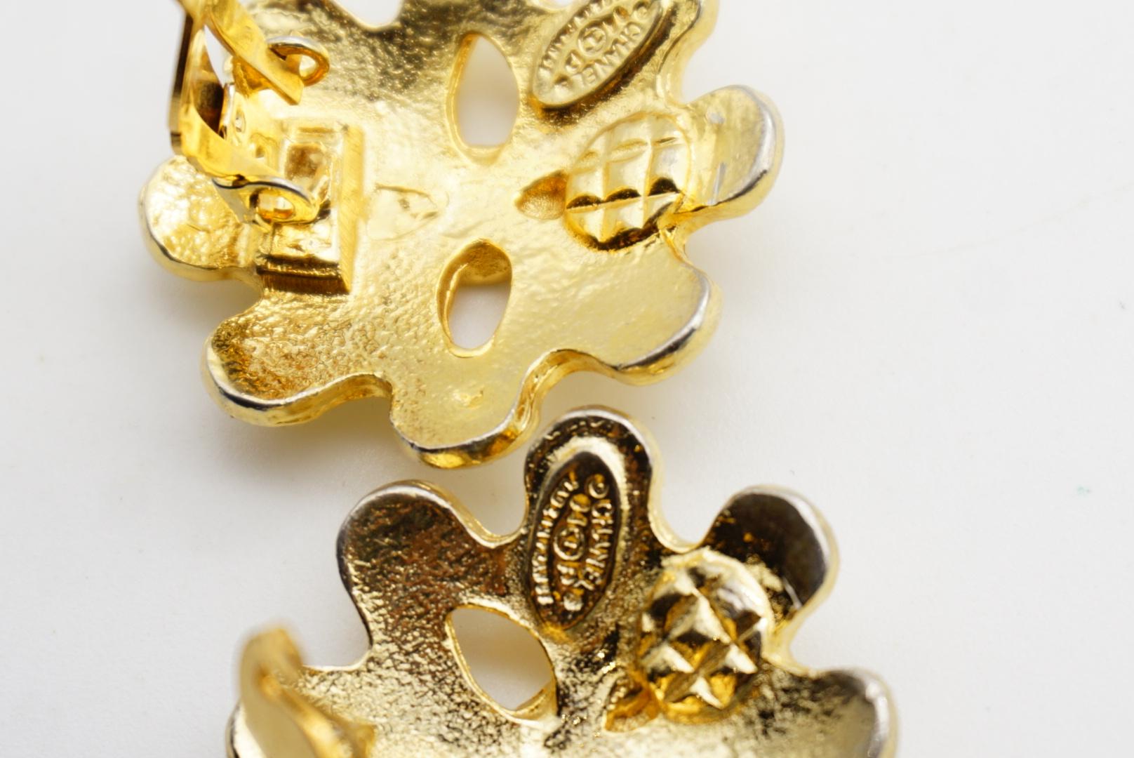 Chanel Vintage 1994 Logo CC Coco Flower Snowflake Engraved Openwork Earrings For Sale 10