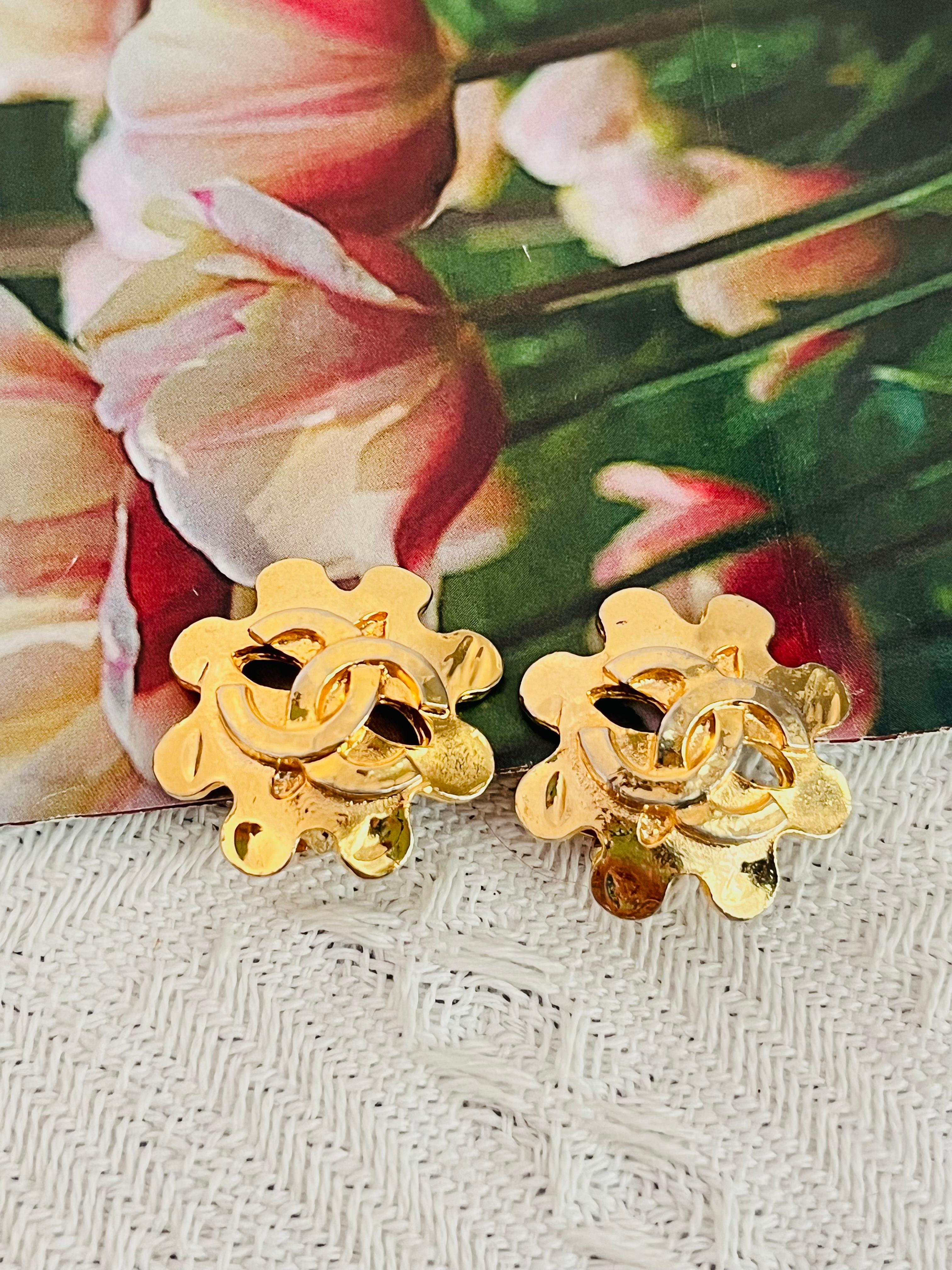 Art Deco Chanel Vintage 1994 Logo CC Coco Flower Snowflake Engraved Openwork Earrings For Sale