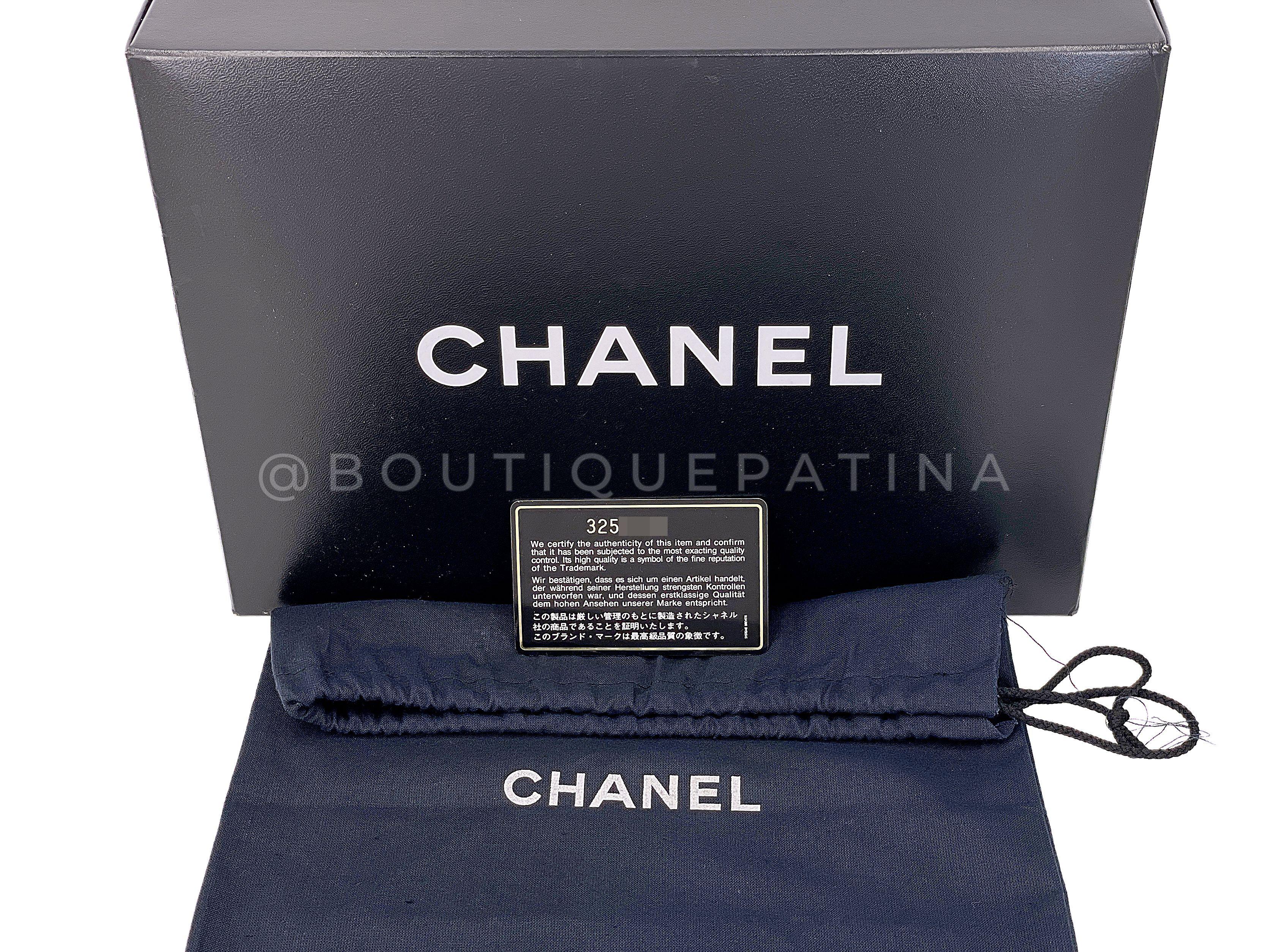 Chanel Vintage 1994 White Caviar Medium Diana Flap Bag 24k GHW 67764 For Sale 10