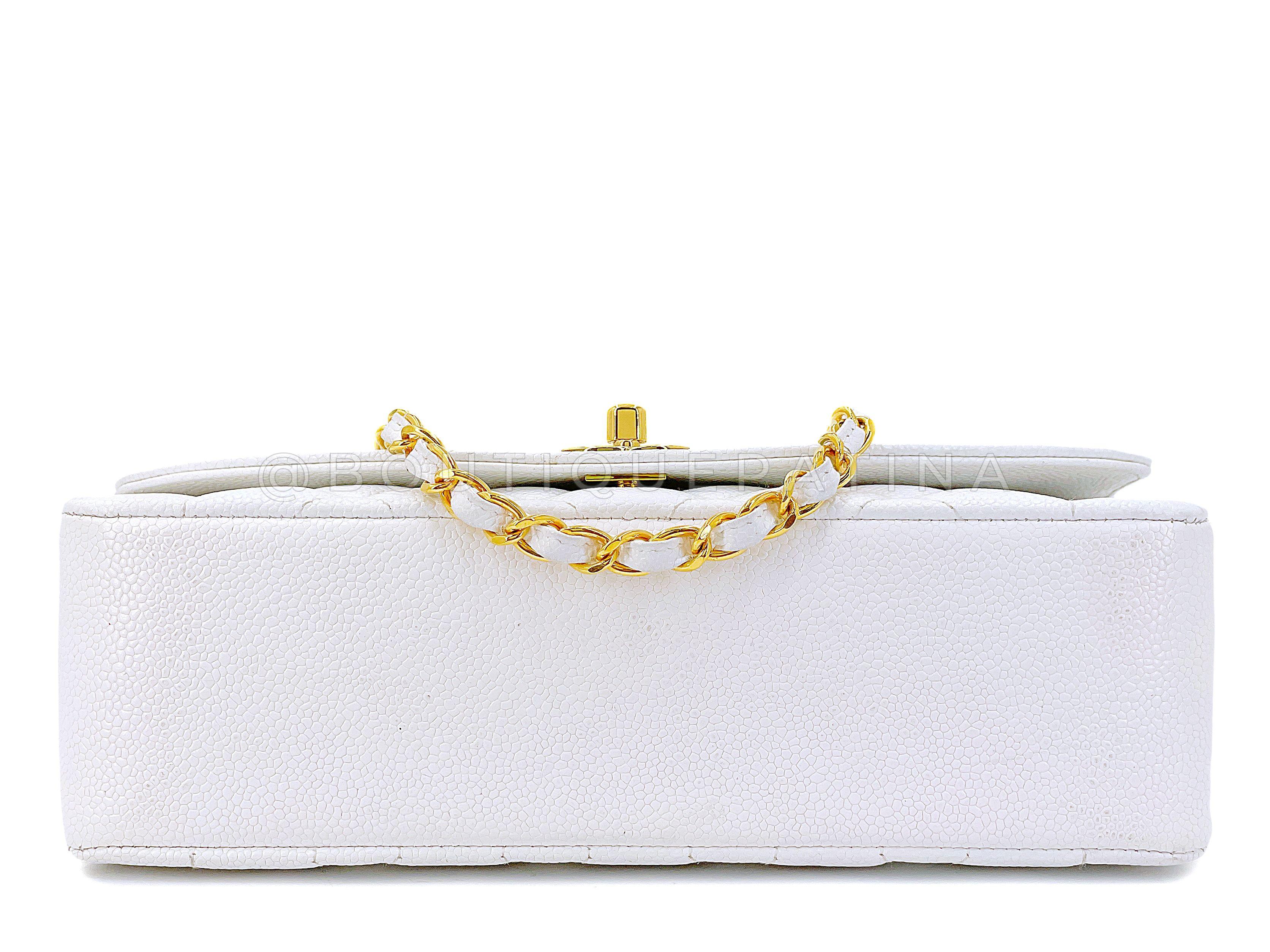 Chanel Vintage 1994 White Caviar Medium Diana Flap Bag 24k GHW 67764 For Sale 2