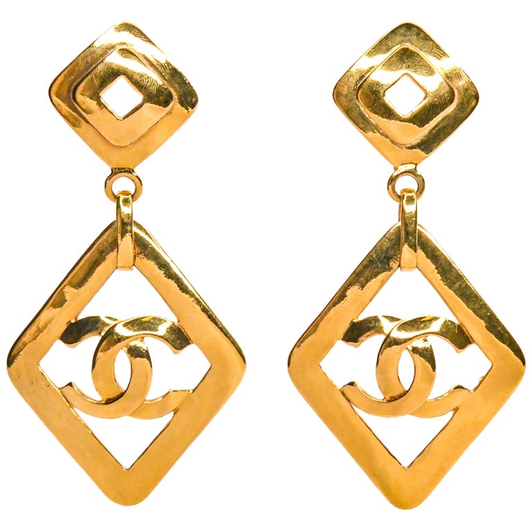 Chanel Vintage 1995 Gold Tone CC Logo Dangle Clip on Earrings at 1stDibs