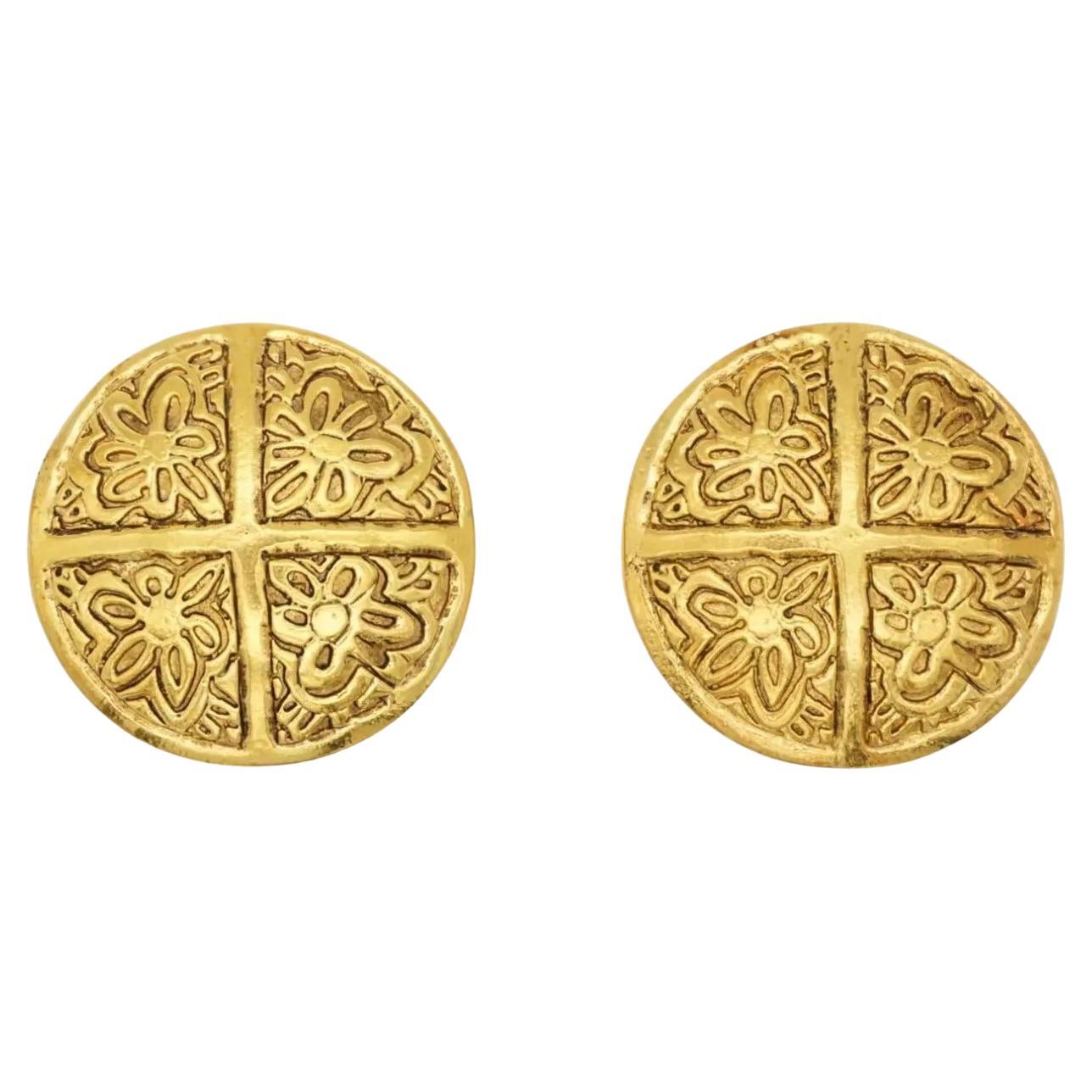 Chanel Vintage 1995 Large Camellia Flower Cross Engraved Circle Domed Modernist Elegant Chunky Clip Earrings, Gold Plated

Very excellent condition. 100% Genuine.

A very beautiful pair of earrings by CHANEL, signed at the back.

Size: 3.0*3.0