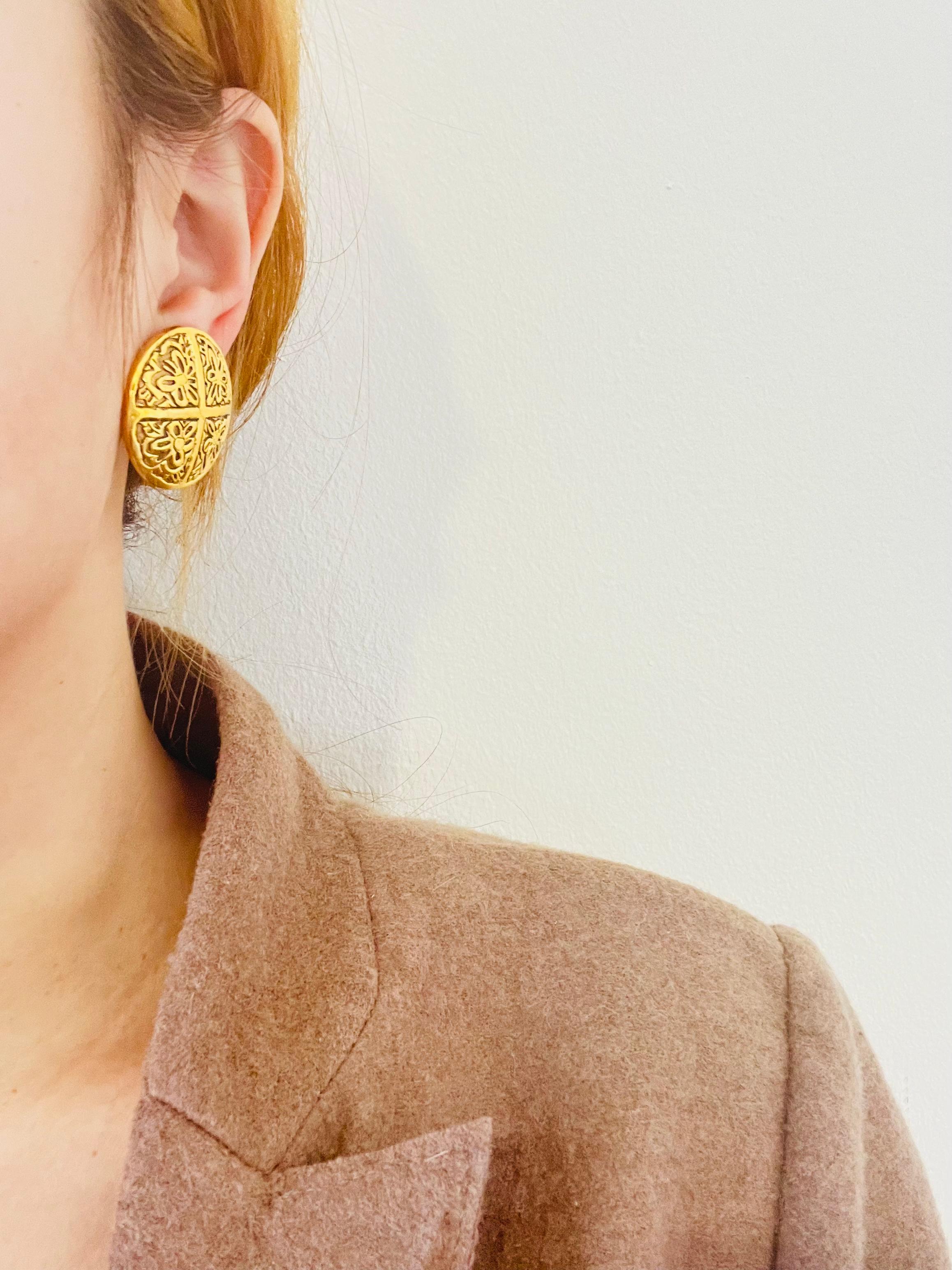 Chanel Vintage 1995 Large Camellia Flower Cross Engraved Circle Clip Earrings In Excellent Condition In Wokingham, England