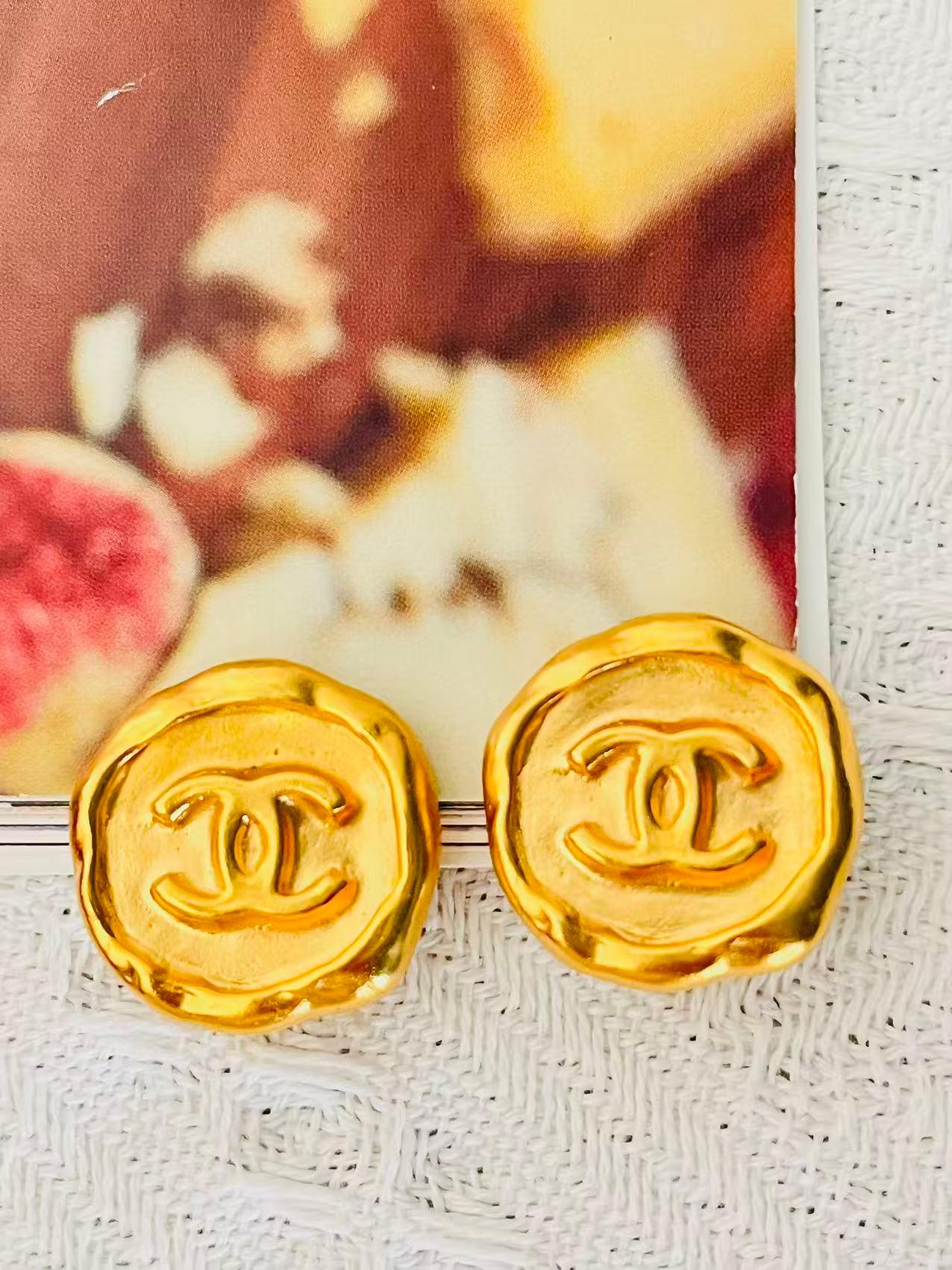 Chanel Vintage 1995 Large CC Coco Logo Abnormal Circle Round Badge Earrings In Excellent Condition For Sale In Wokingham, England