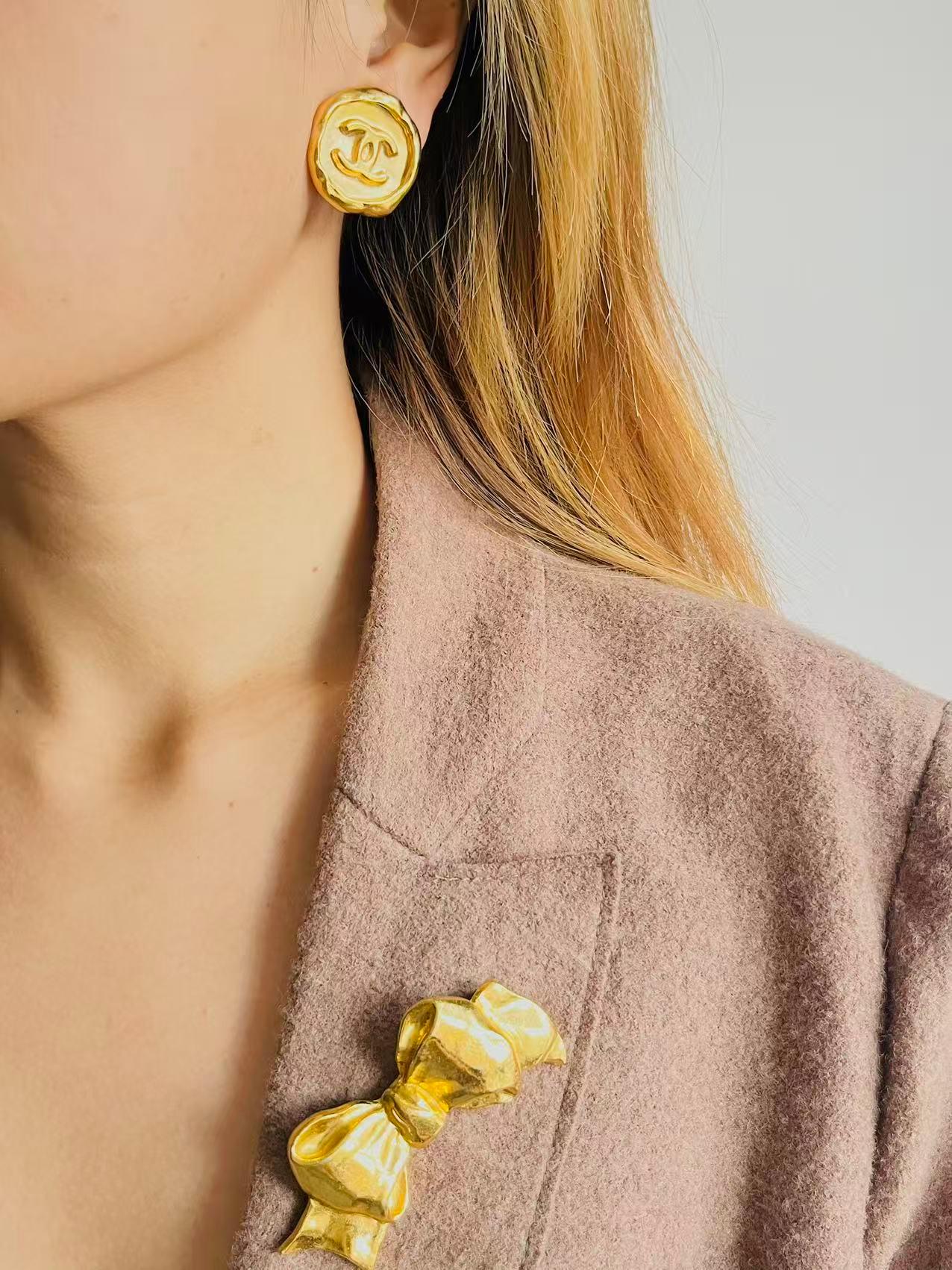 Women's or Men's Chanel Vintage 1995 Large CC Coco Logo Abnormal Circle Round Badge Earrings For Sale