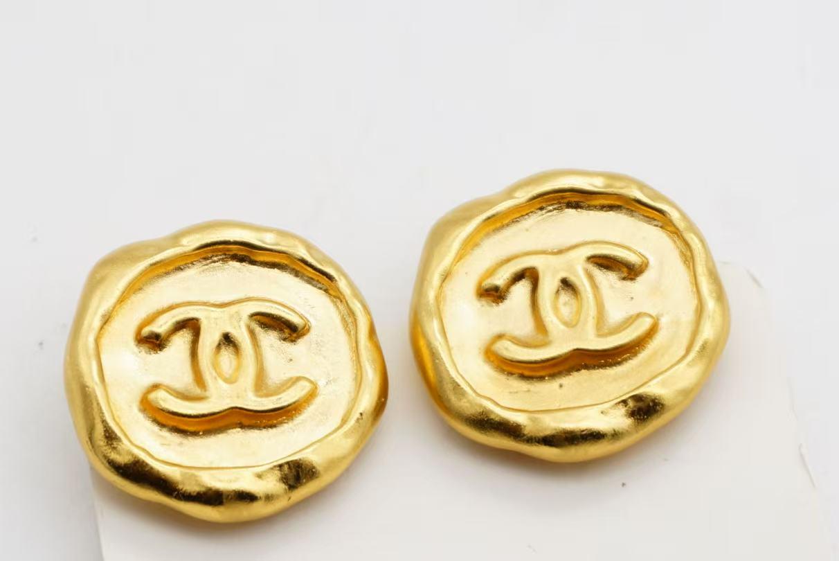 Chanel Vintage 1995 Large CC Coco Logo Abnormal Circle Round Badge Earrings For Sale 4
