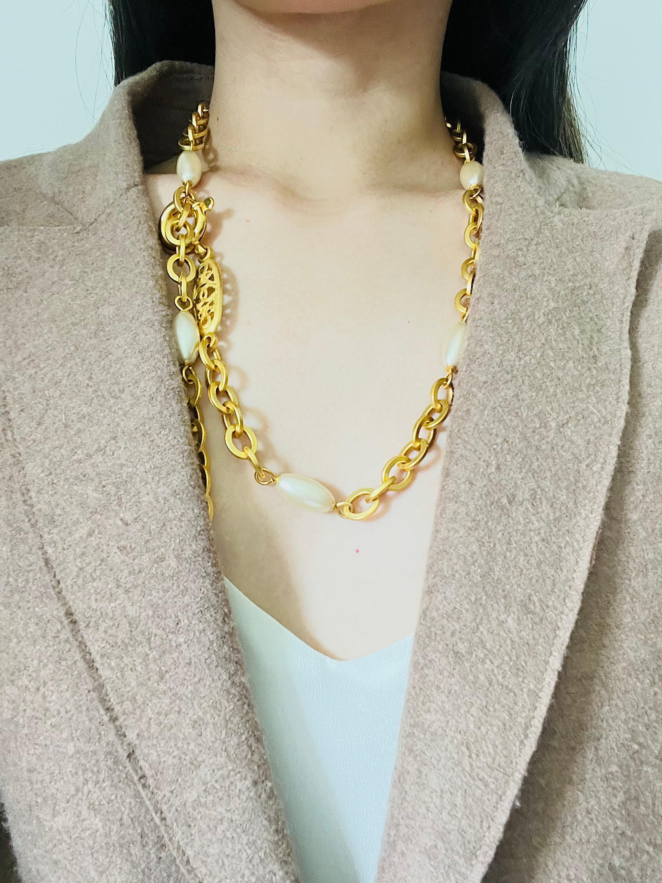 Chanel Vintage 1995 Long Oval Pearls CC Logo Coco Chain Link Versatile Necklace For Sale 6