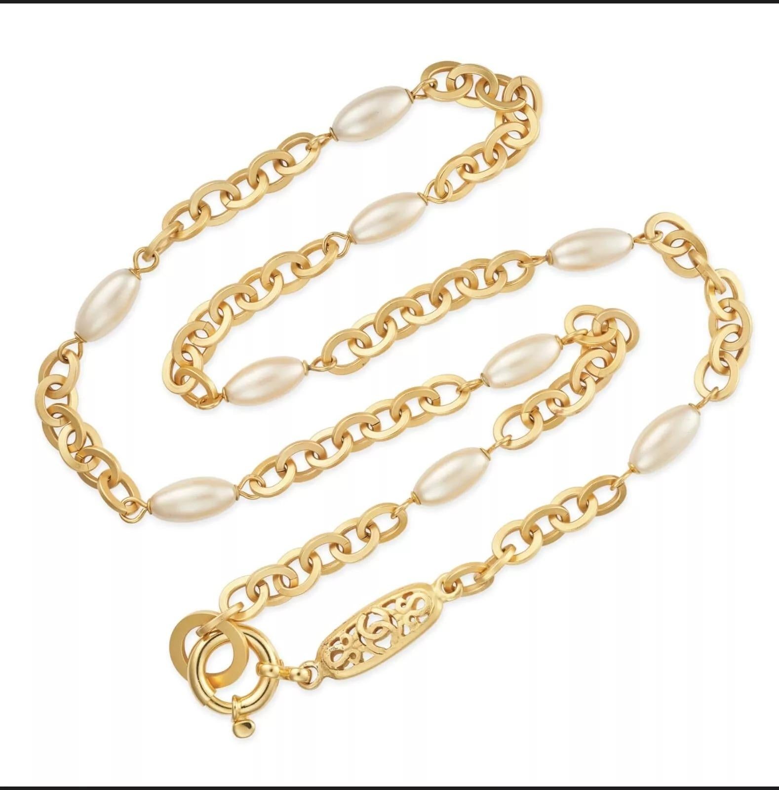 Chanel Vintage 1995 Long Oval Pearls CC Logo Coco Chain Link Versatile Necklace For Sale 13