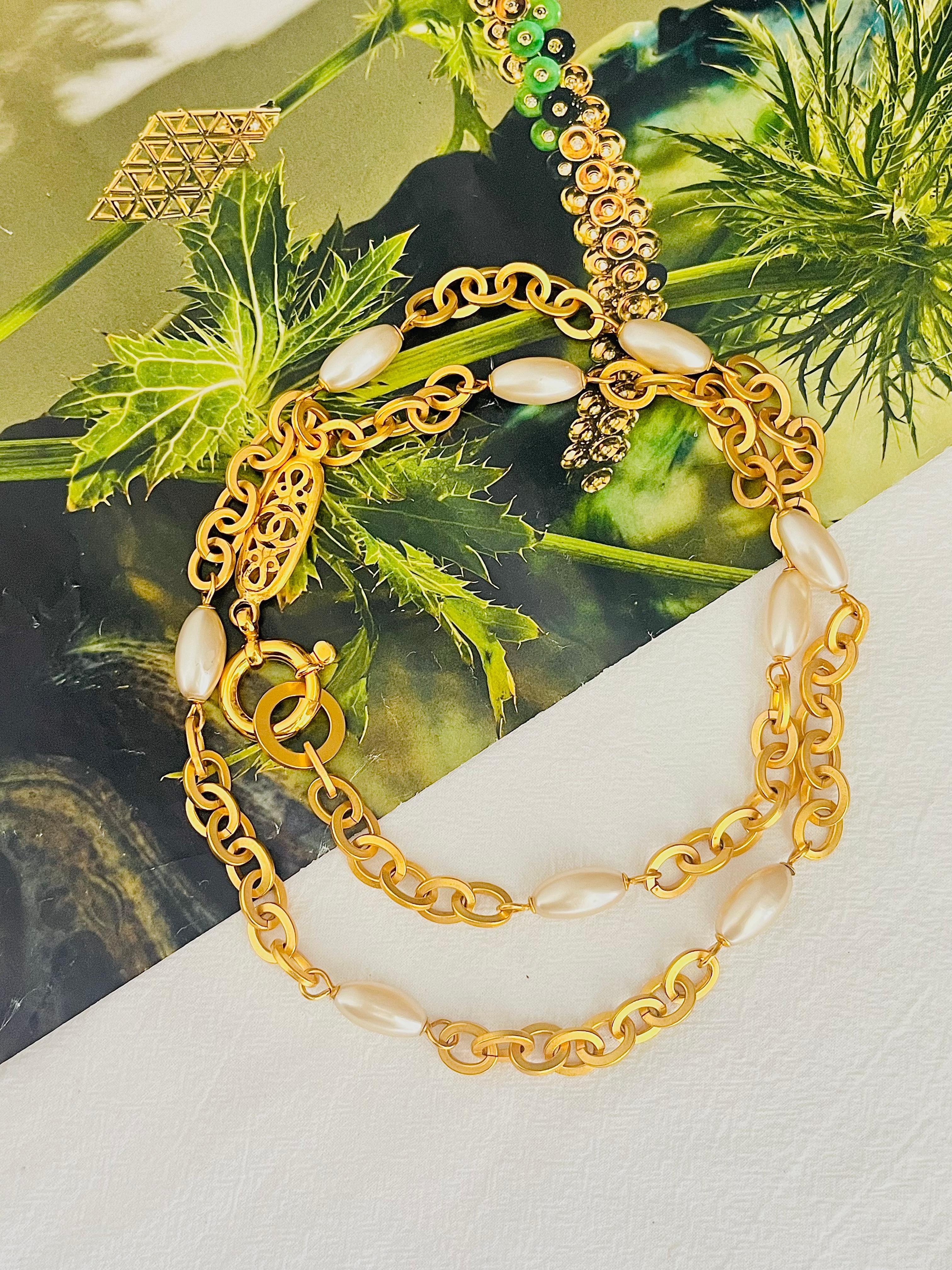 Chanel Vintage 1995 Long Oval Pearls CC Logo Coco Chain Link Versatile Necklace In Good Condition For Sale In Wokingham, England