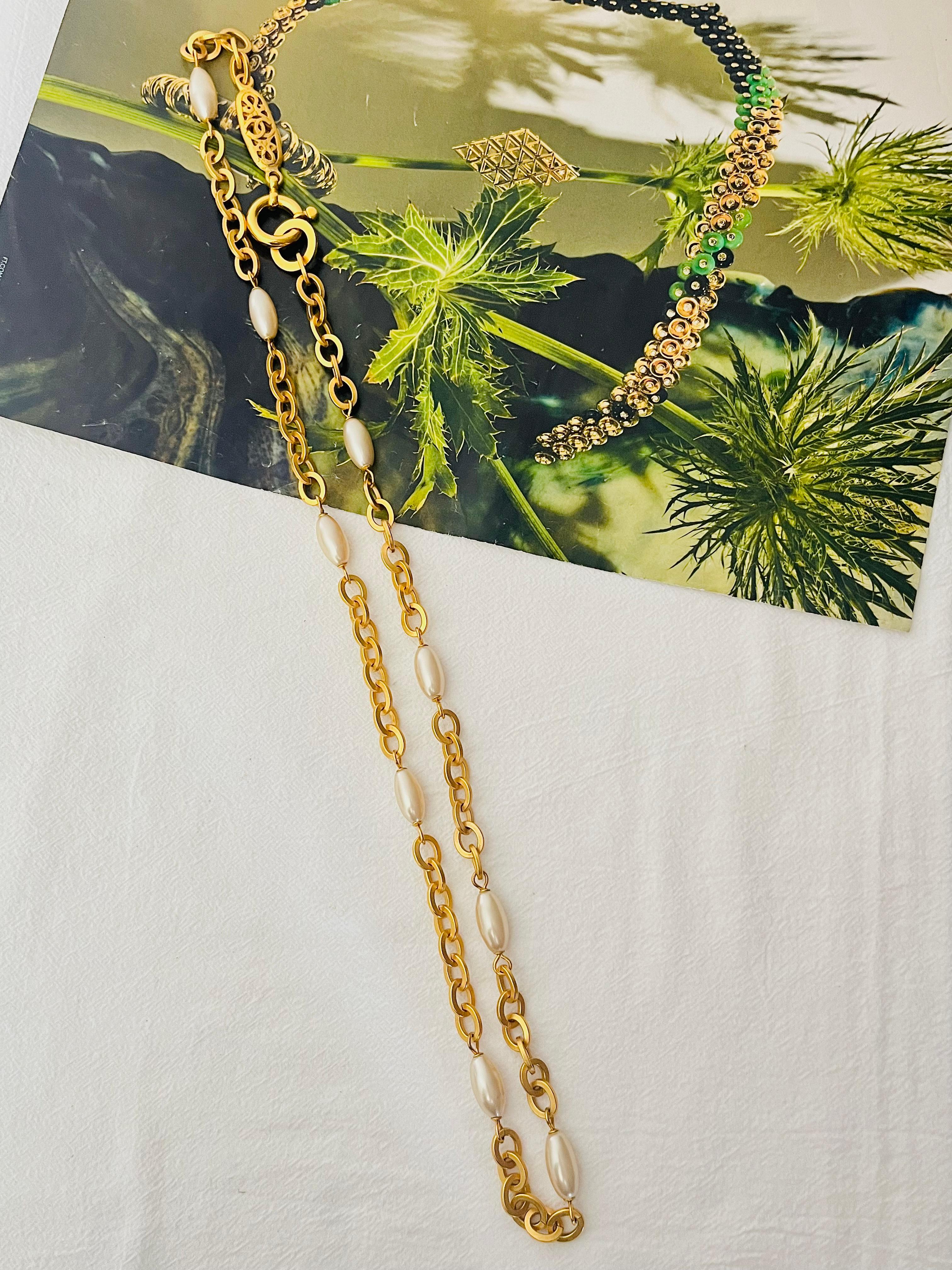 Women's or Men's Chanel Vintage 1995 Long Oval Pearls CC Logo Coco Chain Link Versatile Necklace For Sale