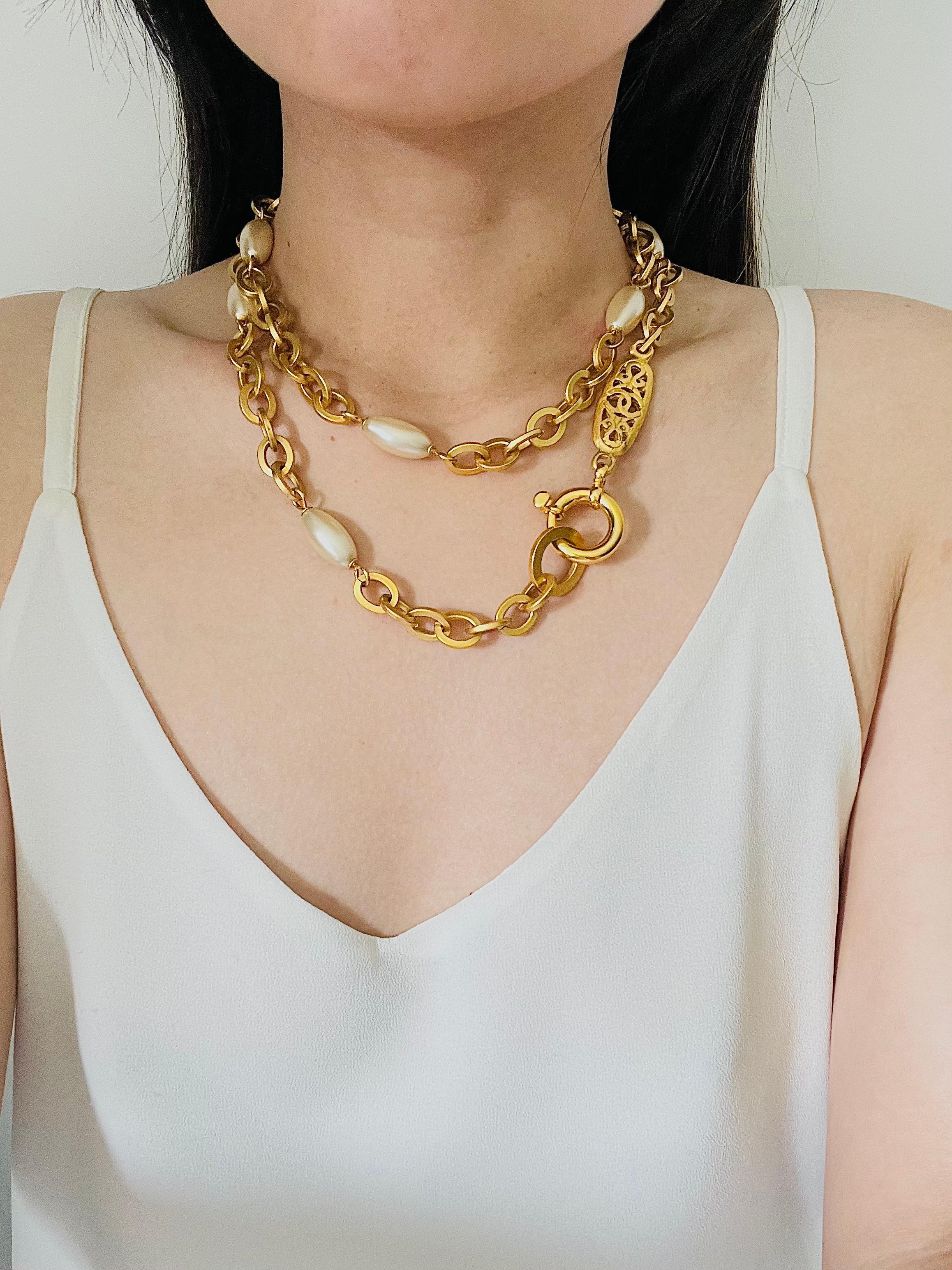 Chanel Vintage 1995 Long Oval Pearls CC Logo Coco Chain Link Versatile Necklace For Sale 3
