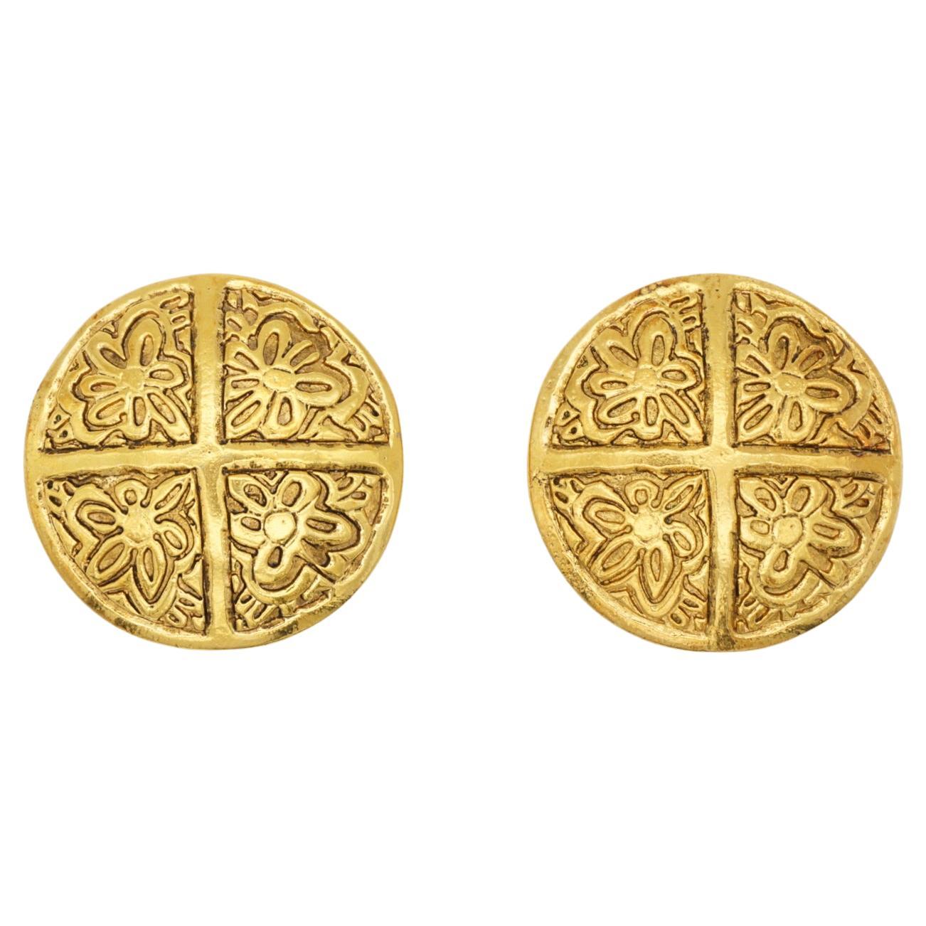 Chanel - Vintage 1995 Round Domed Circle Cross Flower Clip on French Retro Gold