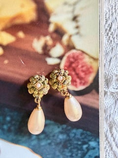 Chanel Vintage 1995 White Pearls Gold Camellia Water Tear Drop Clip Earrings