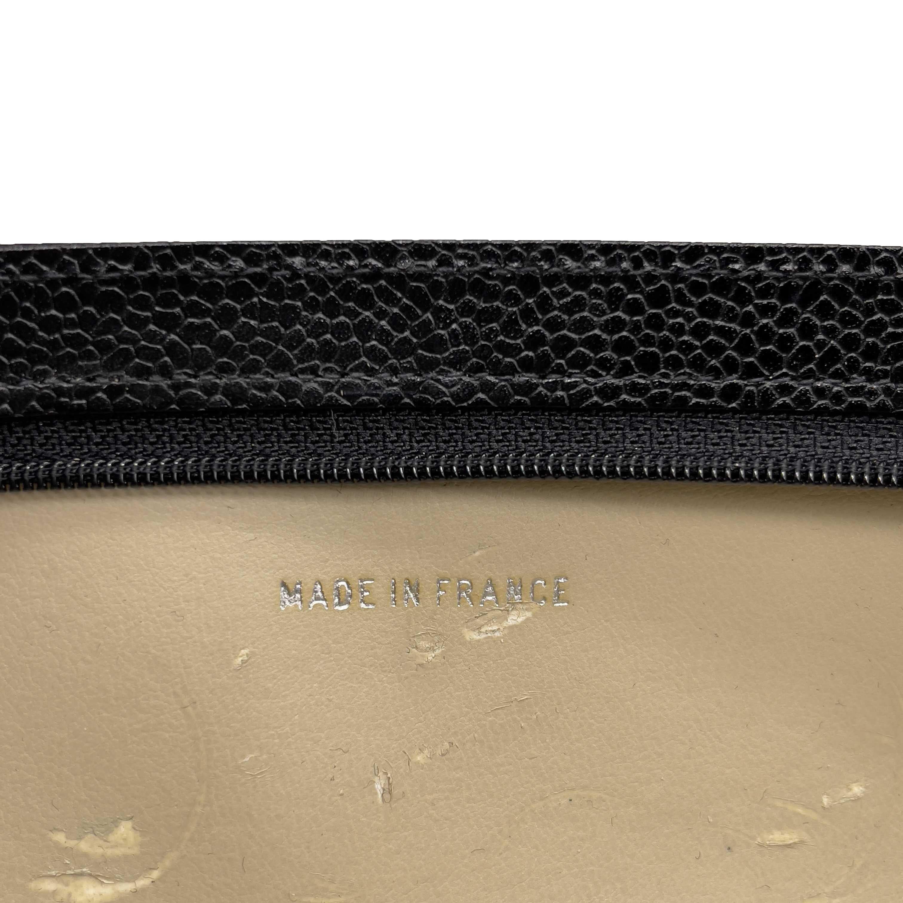 CHANEL Vintage 1996 Black Case / Pouch / Makeup Bag Caviar Leather / CC Logo For Sale 5