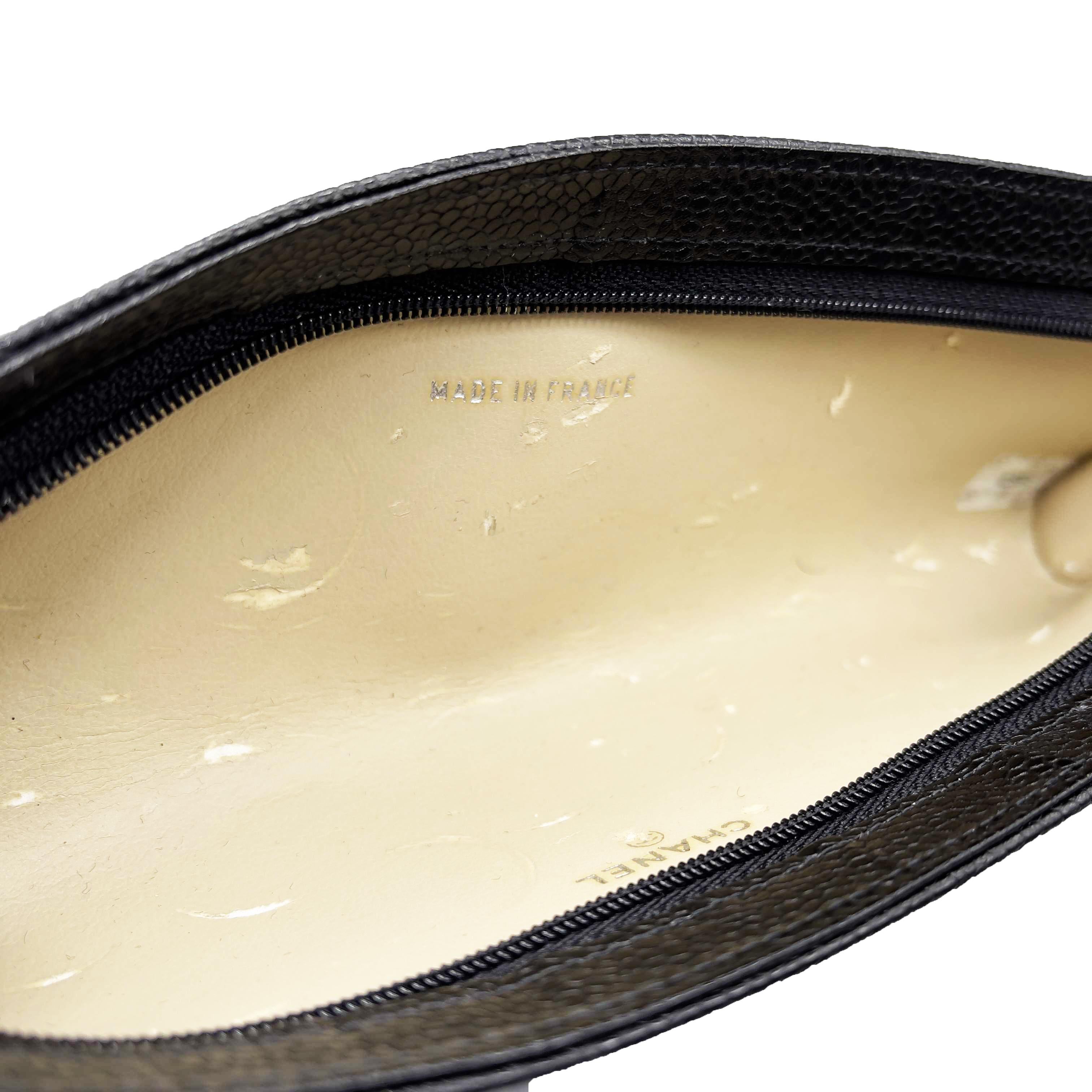 CHANEL Vintage 1996 Black Case / Pouch / Makeup Bag Caviar Leather / CC Logo For Sale 8