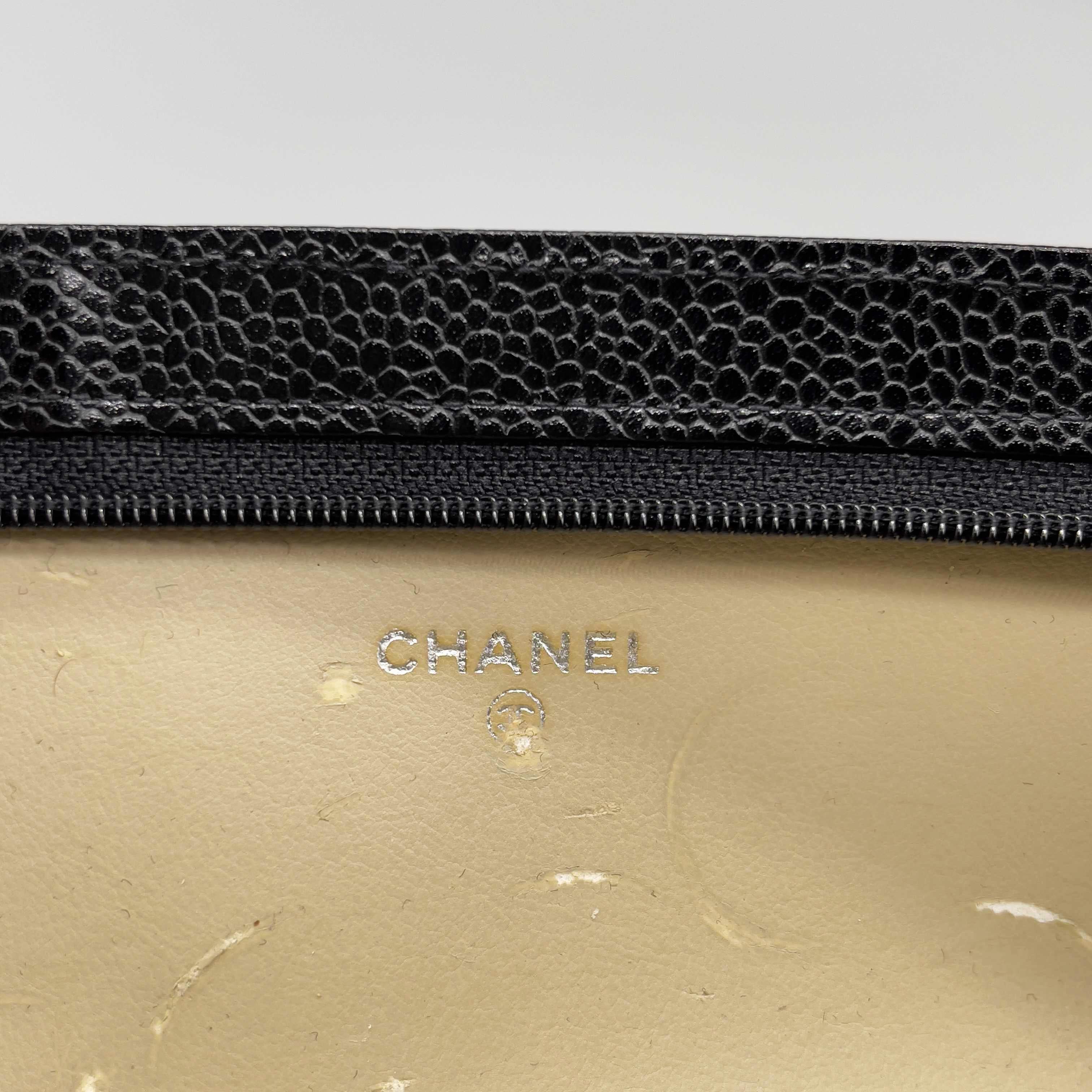 CHANEL Vintage 1996 Black Case / Pouch / Makeup Bag Caviar Leather / CC Logo For Sale 4
