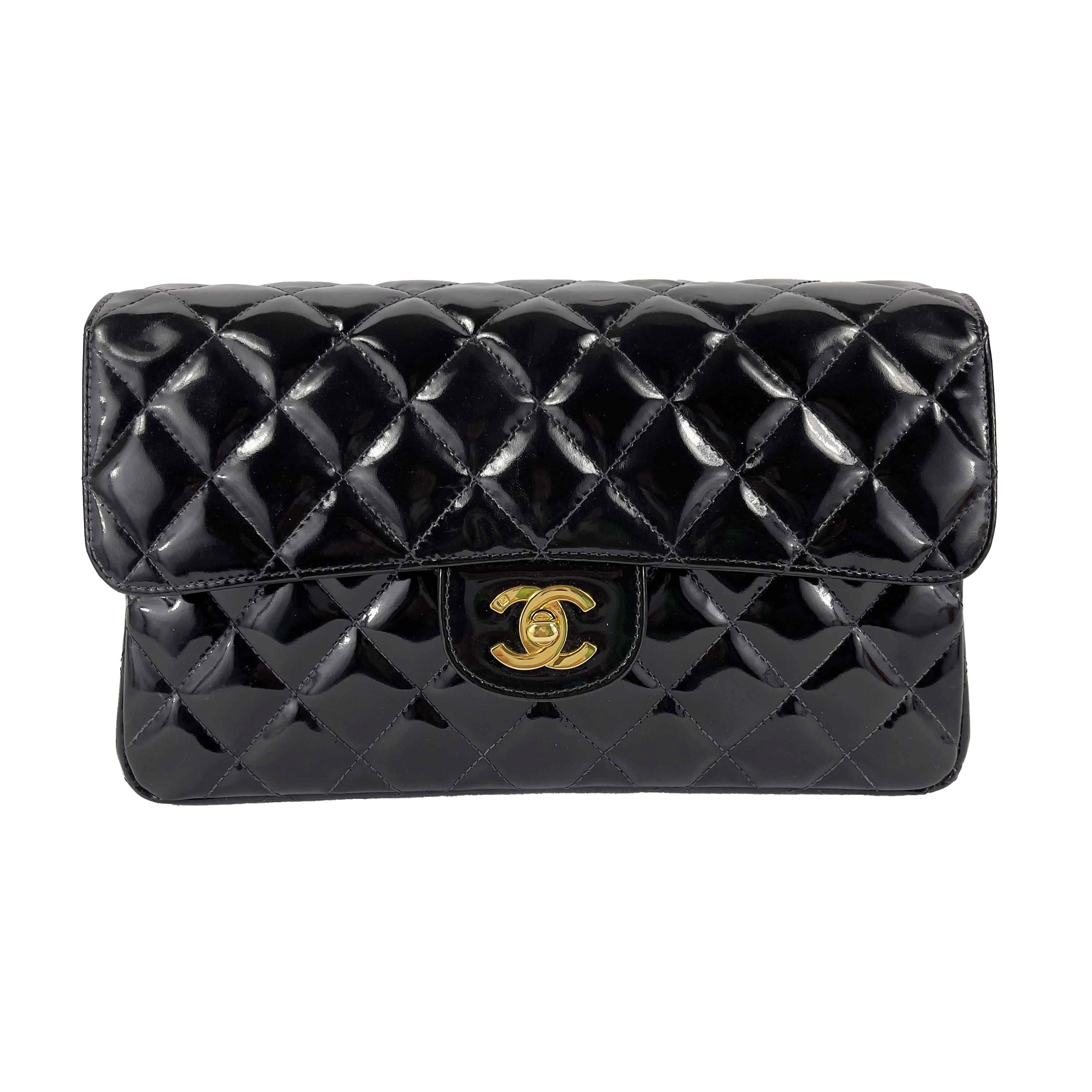 CHANEL - Vintage 1996 Black Top Handle Kelly Medium Flap Bag - Patent Leather 

Description

Vintage 1996 Collection.
Crafted of black diamond quilted patent leather.
Double flap twin design with CC turn lock on both sides.
Interior zip pocket on