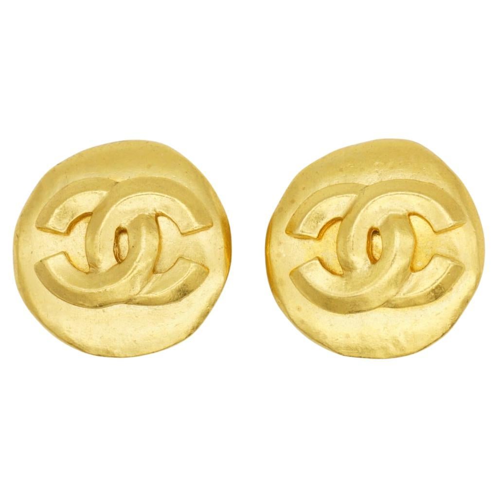 Chanel Vintage 1996 CC Coco Logo Large Relief Abnormal Round Circle Ohrringe