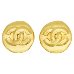 Chanel Vintage 1996 CC Coco Logo Large Relief Abnormal Round Circle Ohrringe