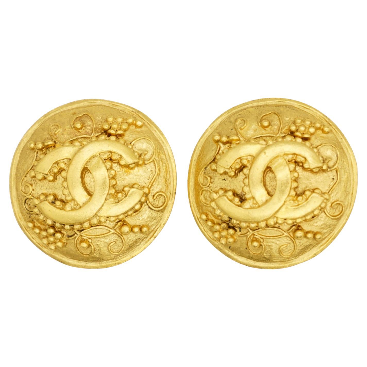 Chanel Vintage 1996 Large Logo CC Coco Grape Vine Dots Round Gold Clip Earrings