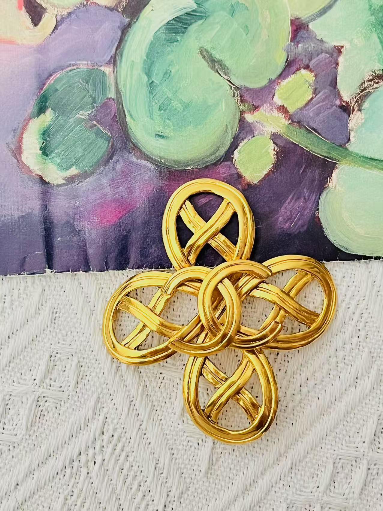 Art Deco Chanel Vintage 1996 Large Matelassé Logo CC Coco Clover Cross Openwork Brooch For Sale