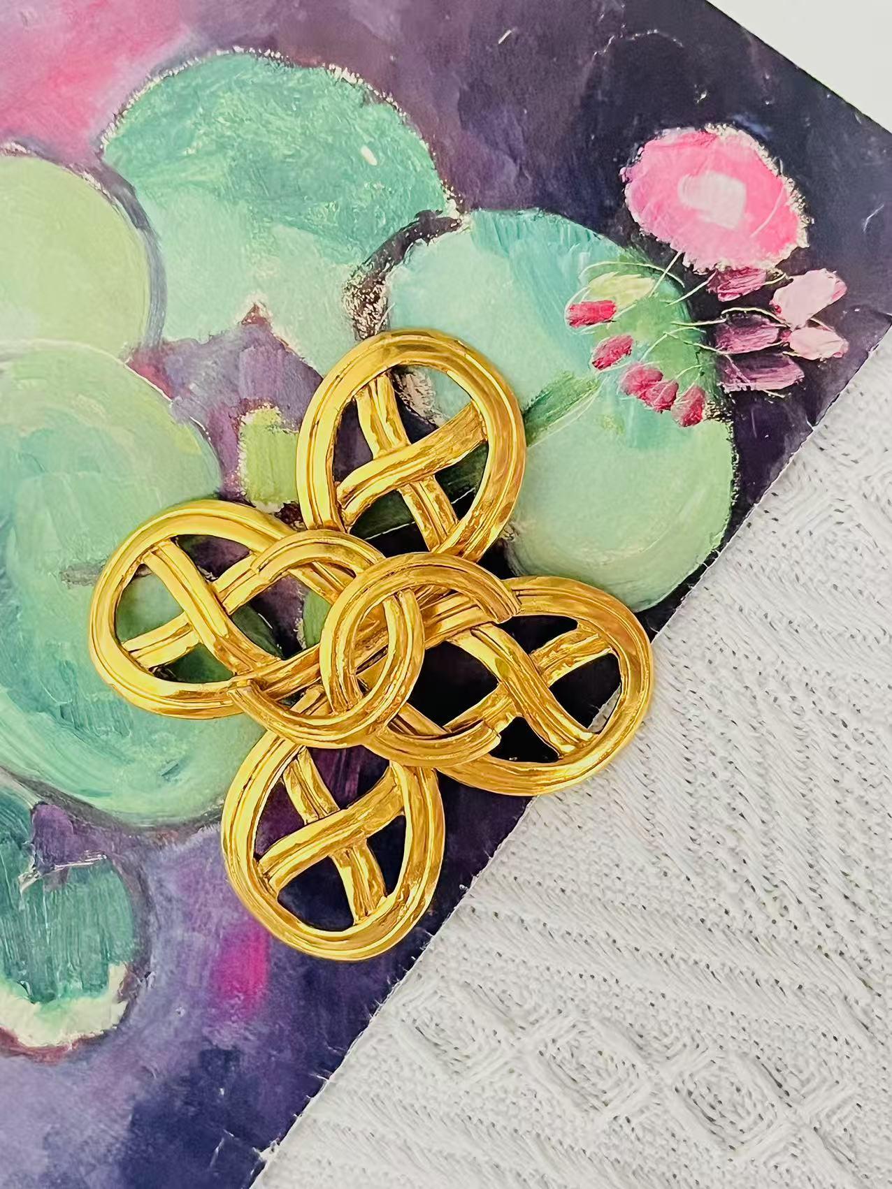 Chanel Vintage 1996 Large Matelassé Logo CC Coco Clover Cross Openwork Brooch In Good Condition For Sale In Wokingham, England