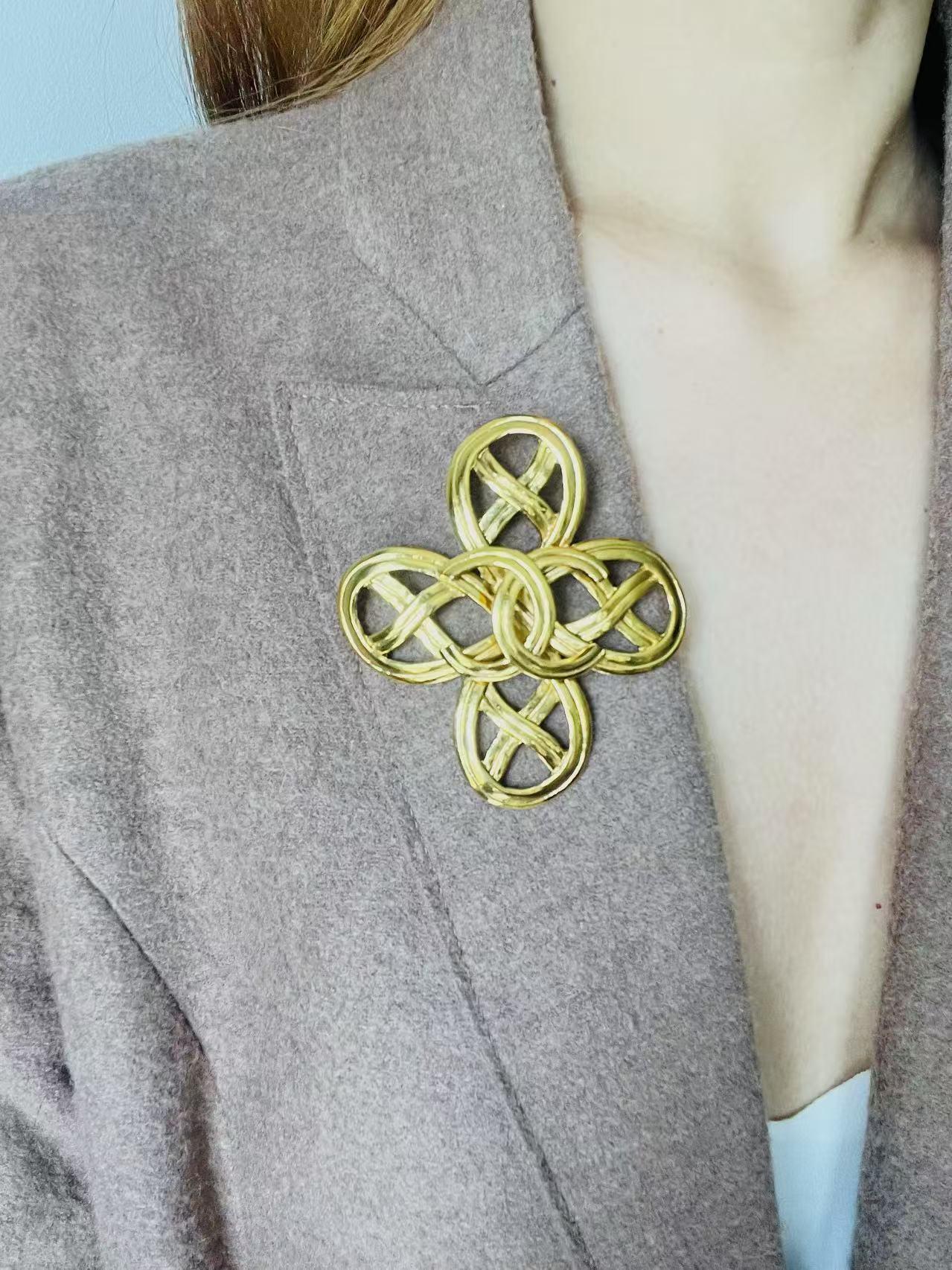 Chanel Vintage 1996 Large Matelassé Logo CC Coco Clover Cross Openwork Brooch For Sale 1