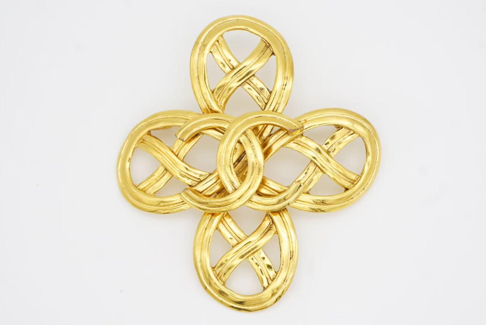 Chanel Vintage 1996 Large Matelassé Logo CC Coco Clover Cross Openwork Brooch For Sale 3