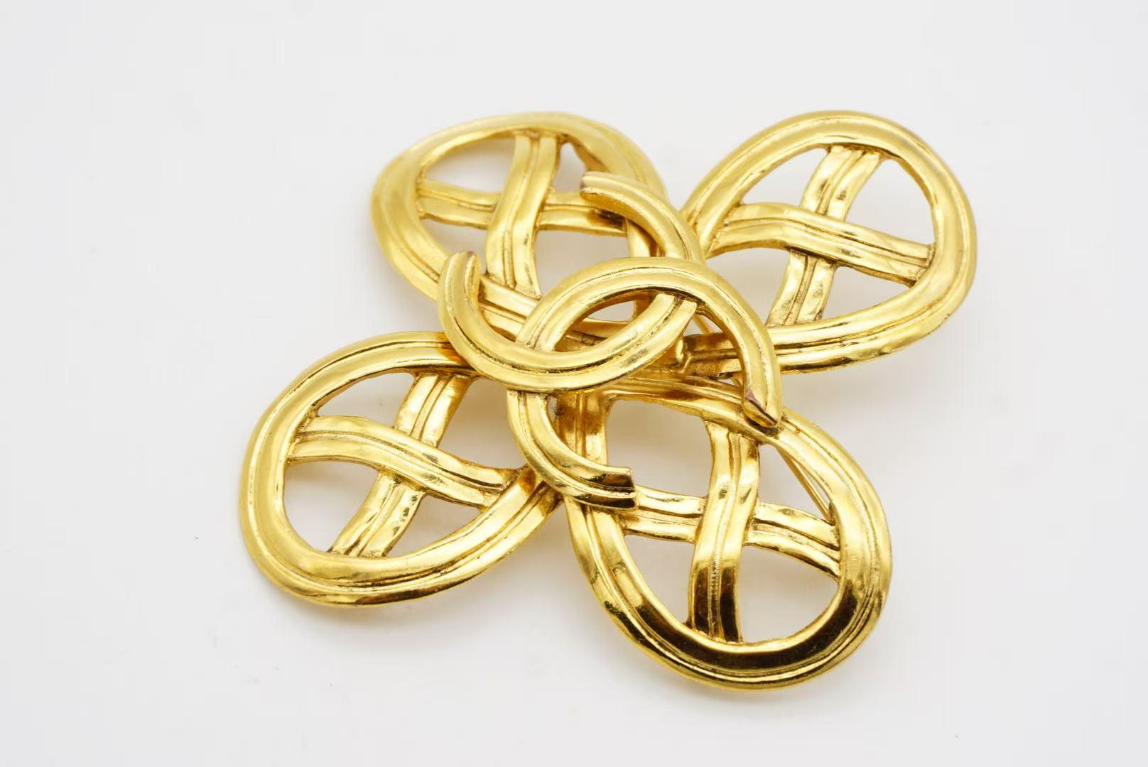 Chanel Vintage 1996 Large Matelassé Logo CC Coco Clover Cross Openwork Brooch For Sale 4