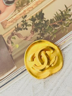 Chanel Vintage 1996 Unisex Gold Abnormal Round Relief CC Coco Chunky Brooch