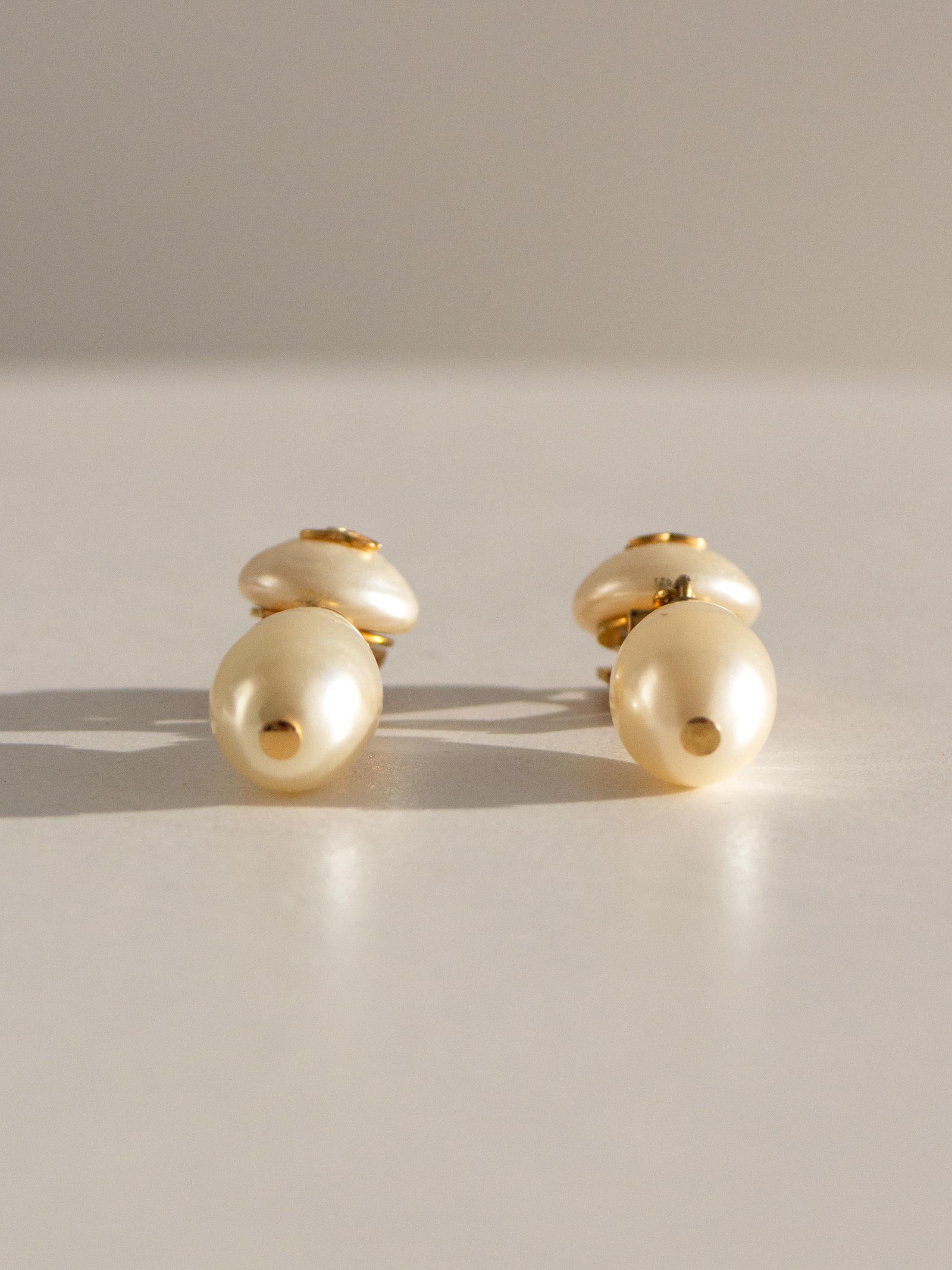 Chanel Vintage 1996 White Pearl Drop Gold CC 96P Clip On Earrings 3
