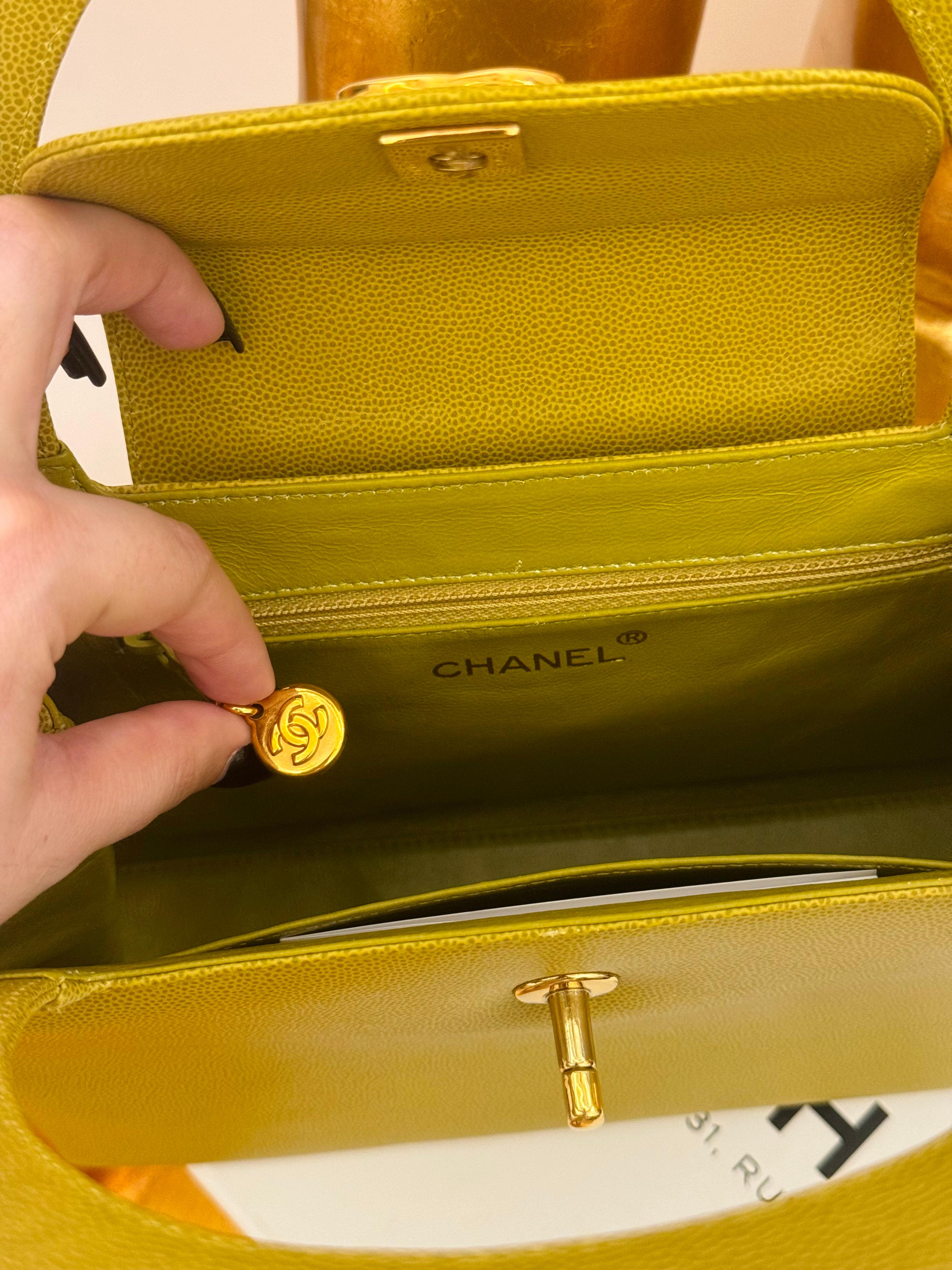 Chanel vintage 1997-1999 Green limon caviar top handle Kelly bag For Sale 2