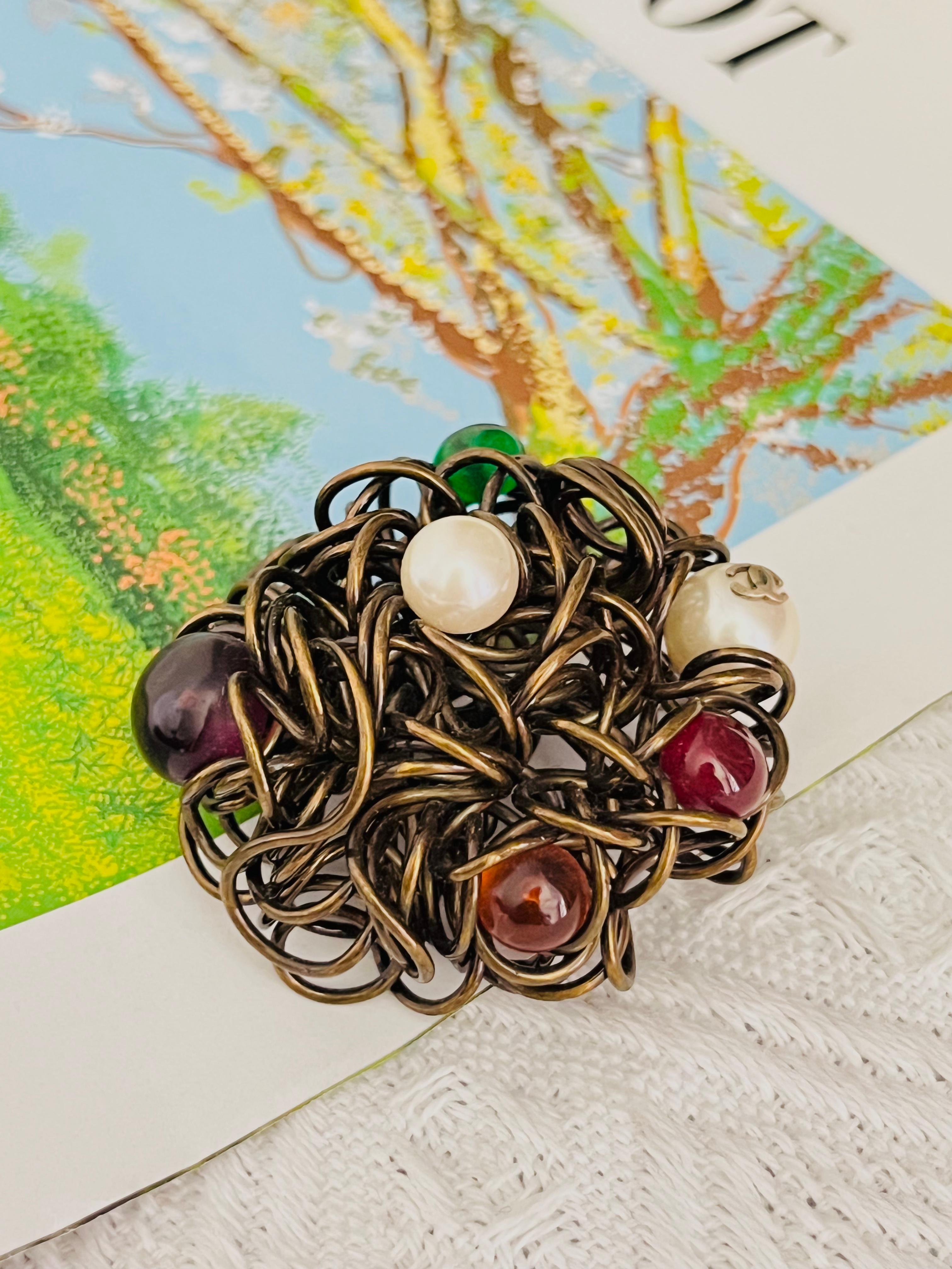 Chanel Vintage 1997 Gripoix Logo CC Red Green Purple Pearls Birds Nest Brooch In Excellent Condition For Sale In Wokingham, England