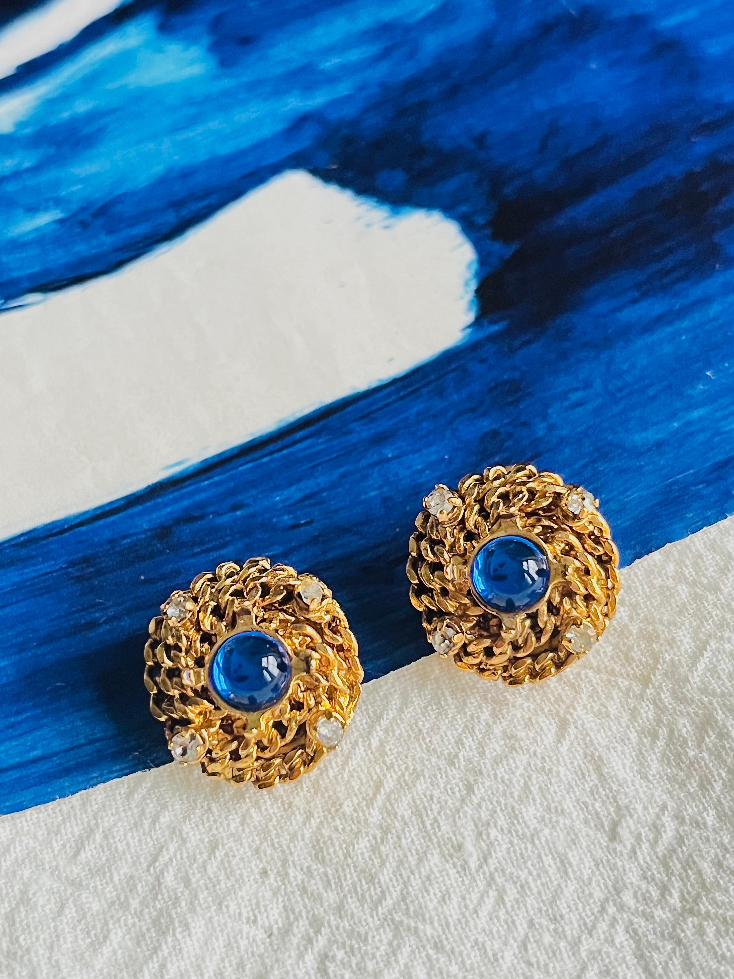 CHANEL Vintage 1997 Gripoix Sapphire Navy Blue Cabochon Crystal Woven Braid Circle Round Elegant Clip Earrings, Gold Plated

Very excellent condition. 100% Genuine.

A very beautiful pair of earrings by CHANEL, signed at the back. Very Rare to