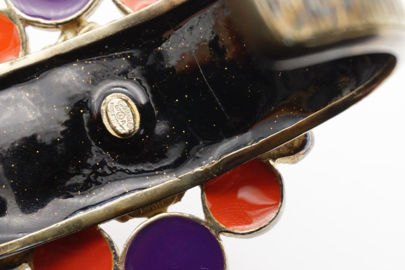 Chanel Vintage 1997 Croce di Malta CC Logo Cristalli Turchese Rosso Bracciale Bangle in vendita 11