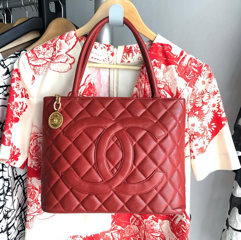Chanel Vintage 1997 Red Caviar CC Medallion Tote Bag In Excellent Condition In Toronto, ON