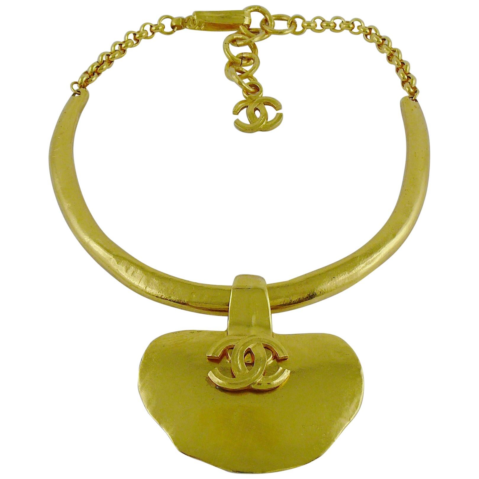 Chanel Vintage 1998 Gold Toned CC Logo Torque Necklace