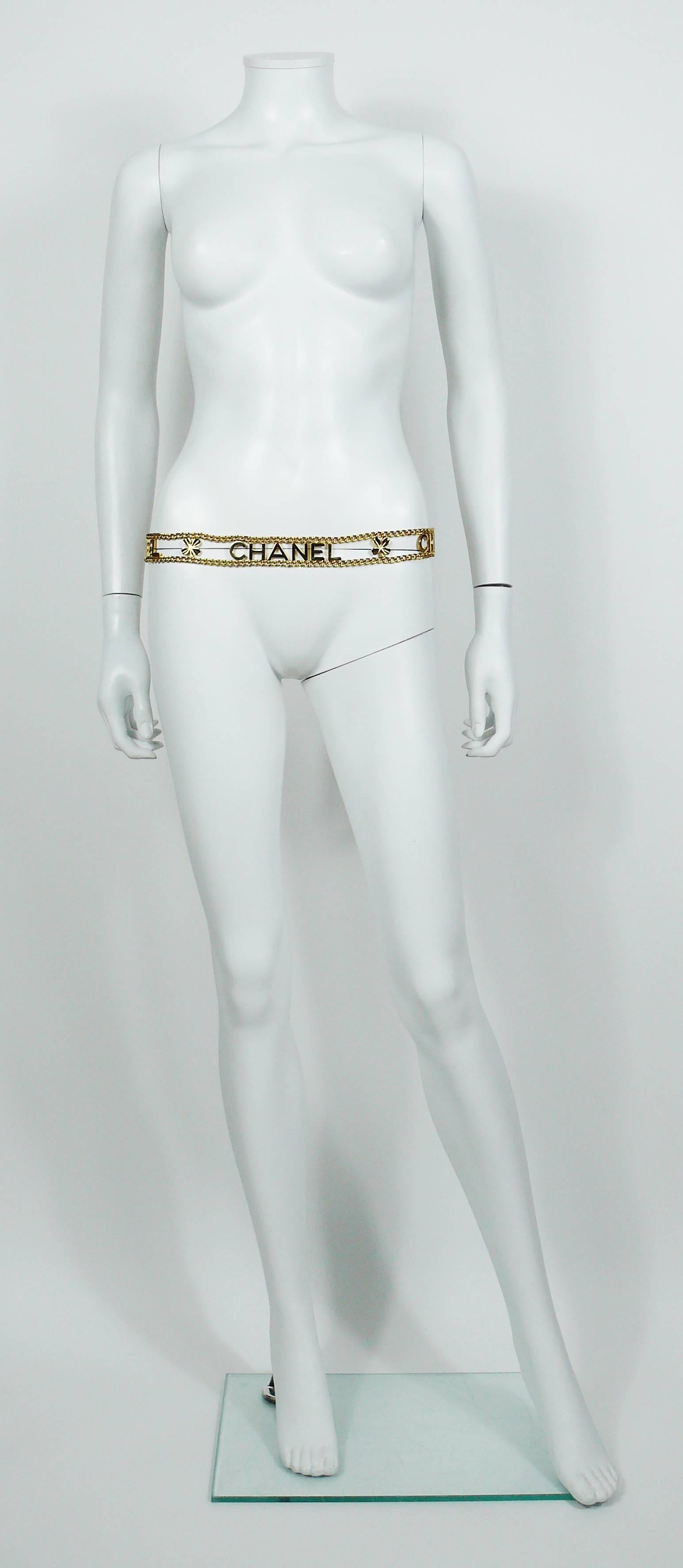 CHANEL vintage rare gold toned belt from the 1998 Spring /Summer collection featuring a double chain, CHANEL letters and five leaf clovers.

Toggle bar closure.

Marked CHANEL 98 P Made in France.

Indicative measurements : length approx. 87 cm