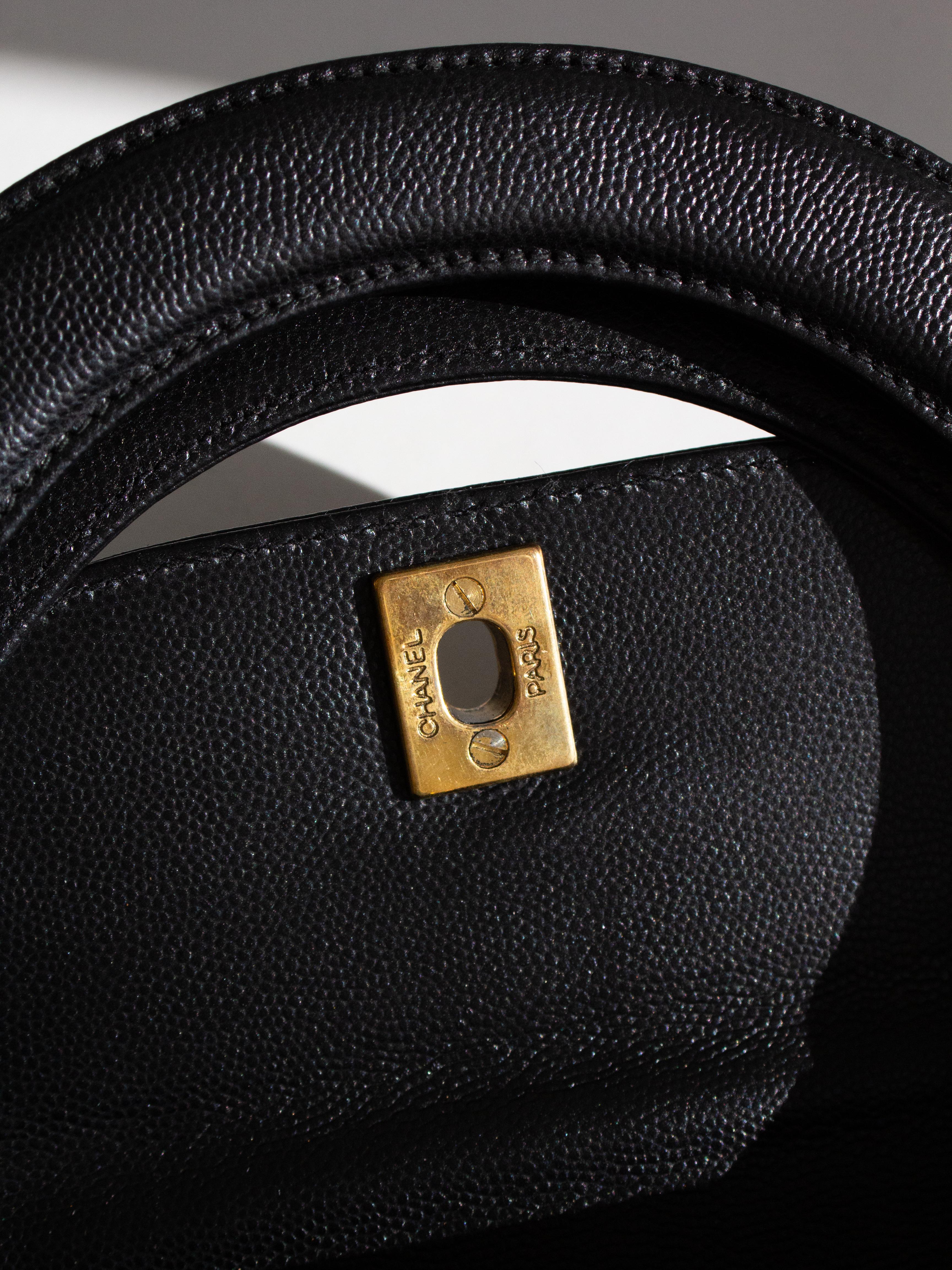 Chanel Vintage 1998 Kelly Bolso de asa superior de piel de caviar negra y oro de 24 quilates 8