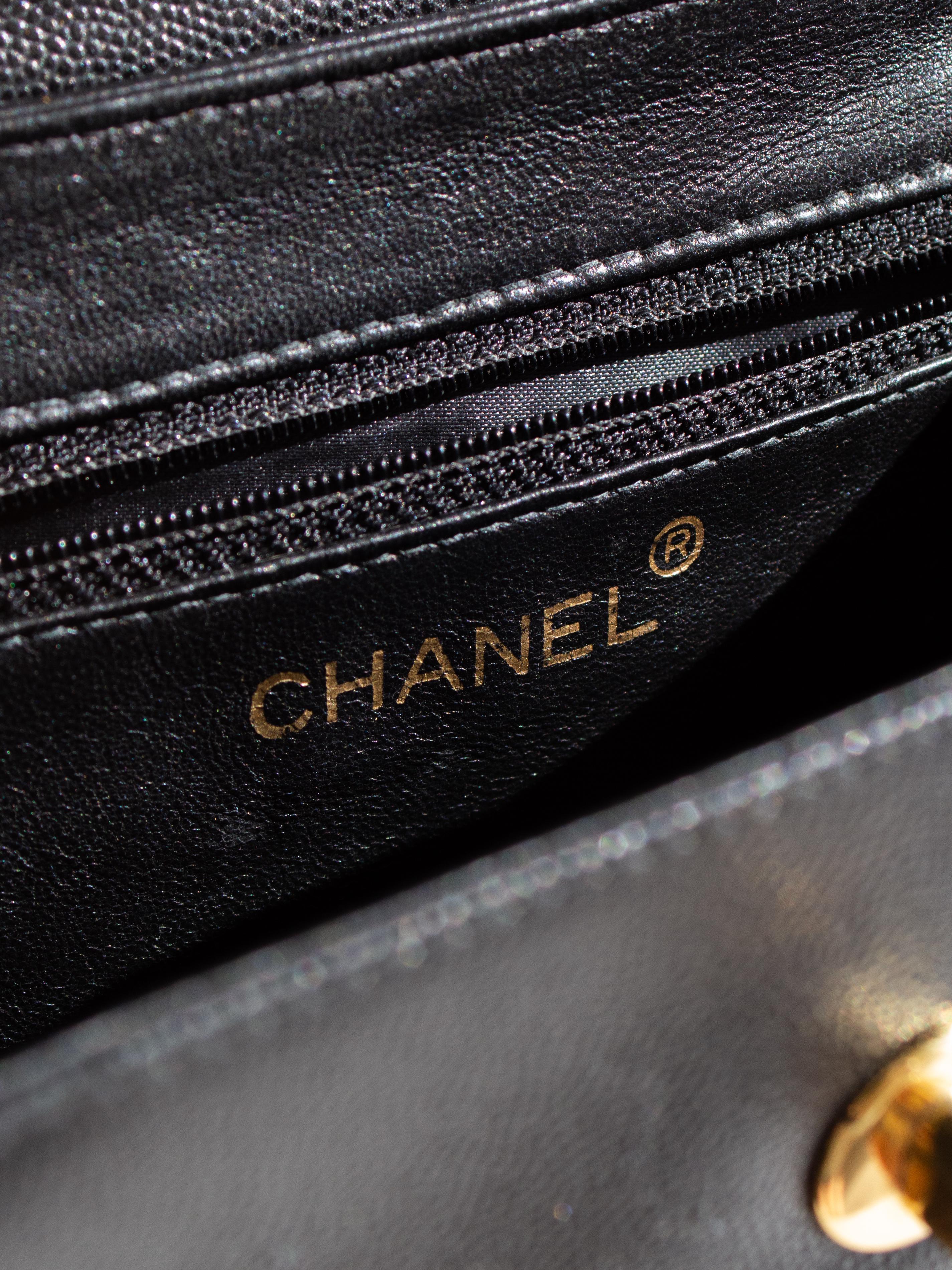 Chanel Vintage 1998 Kelly Bolso de asa superior de piel de caviar negra y oro de 24 quilates 9