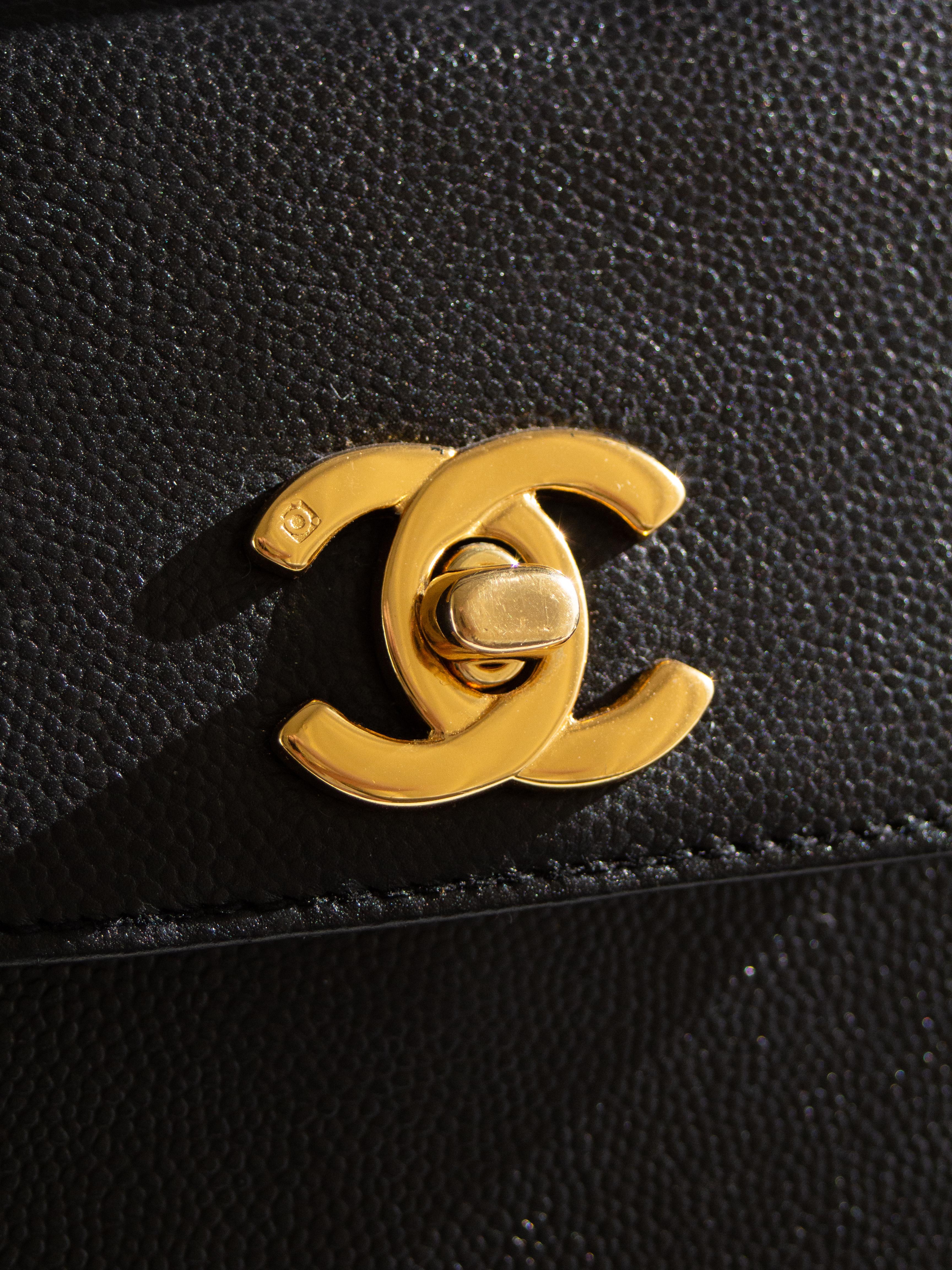 De las mujeres Chanel Vintage 1998 Kelly Bolso de asa superior de piel de caviar negra y oro de 24 quilates