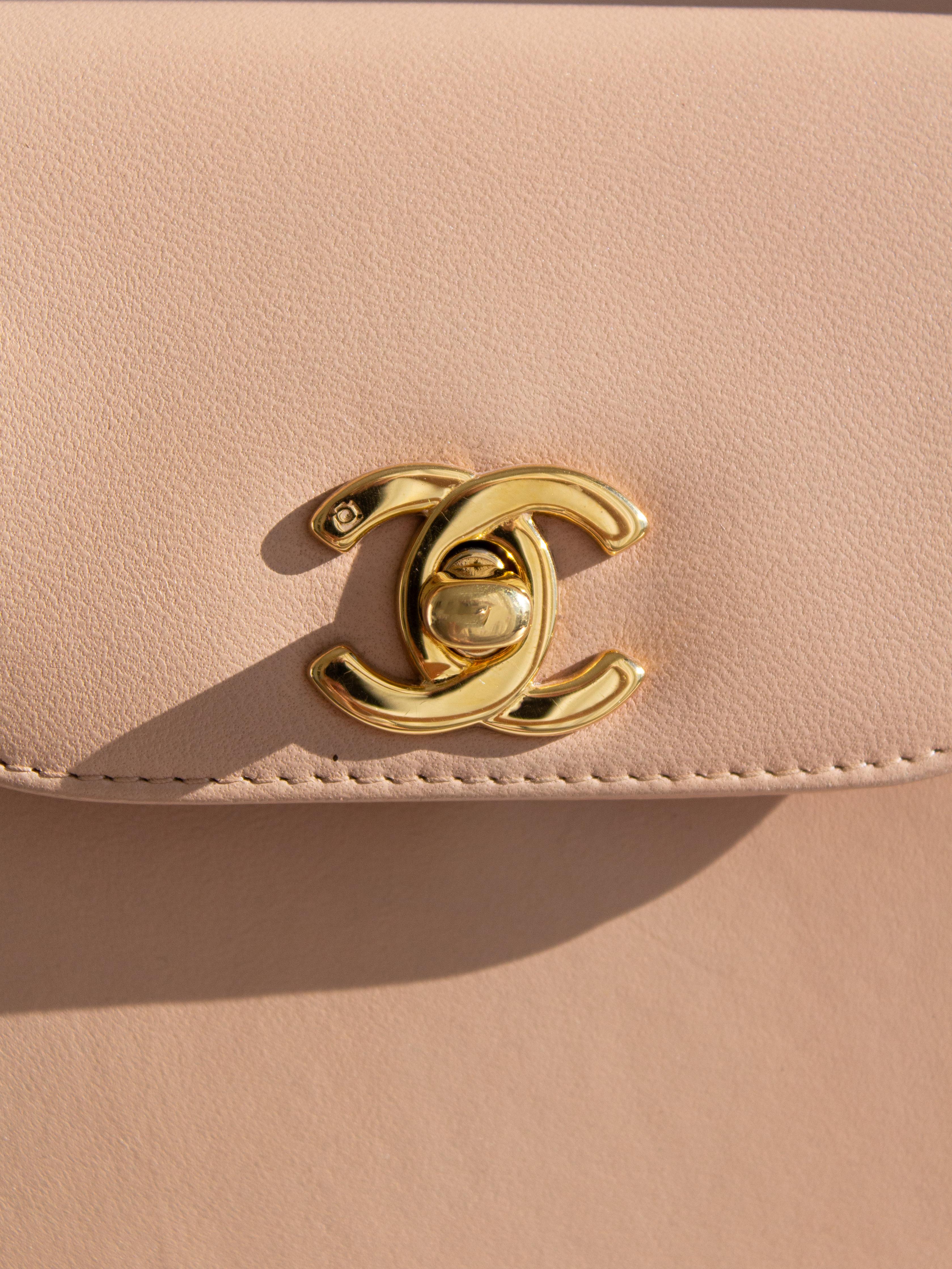 Chanel Vintage 1998 Kelly  Pink Nude Lambskin 24K Gold Top Handle Bag In Good Condition For Sale In Jersey City, NJ