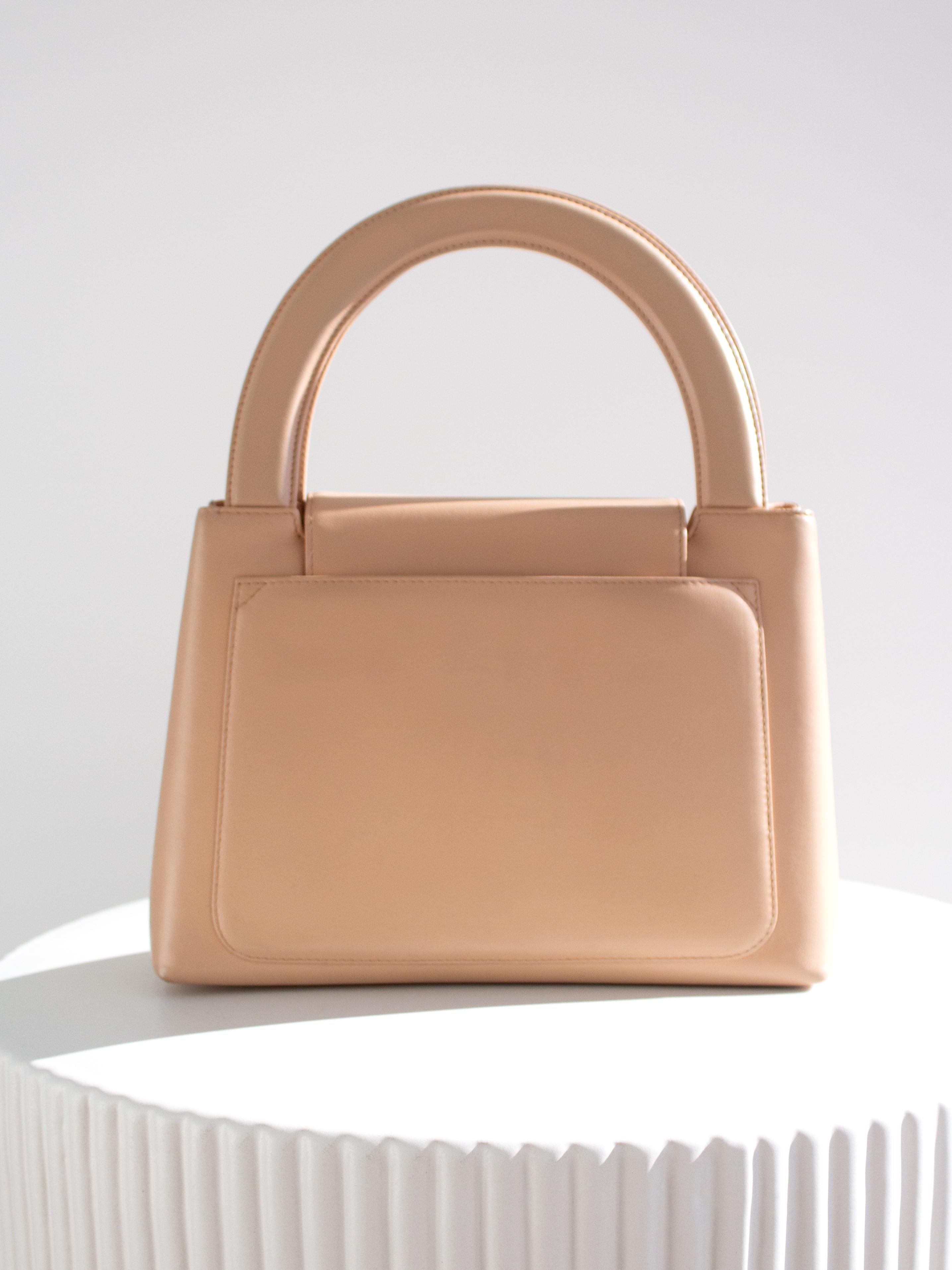 Chanel Vintage 1998 Kelly  Pink Nude Lambskin 24K Gold Top Handle Bag For Sale 1